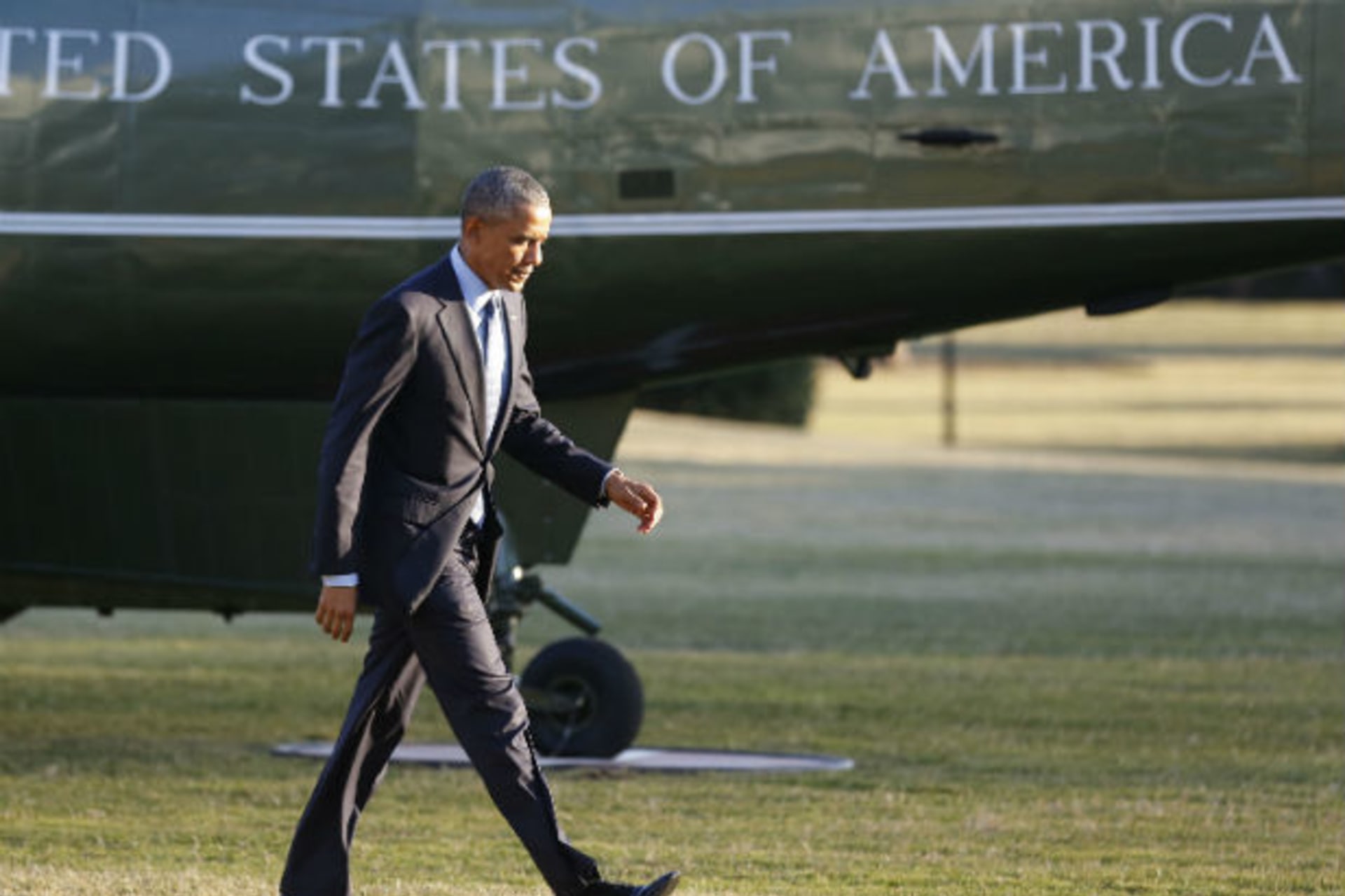 <p>U.S. President Barack Obama walks toward the Oval Office after stepping off Marine One at the White House in Washington, DC, on January 22, 2015.</p>