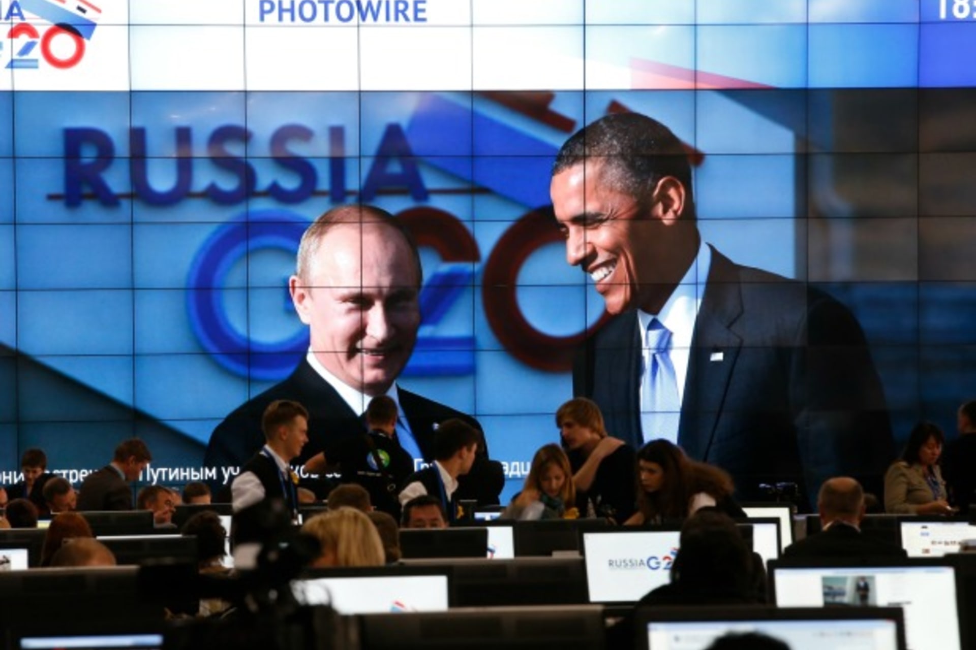 <p>Russian President Vladimir Putin (L) and U.S. President Barack Obama are pictured on a video screen installed in the press centre of the G20 Summit in Strelna near St. Petersburg on September 5, 2013. (Grigory Dukor/Courtesy Reuters)</p>
