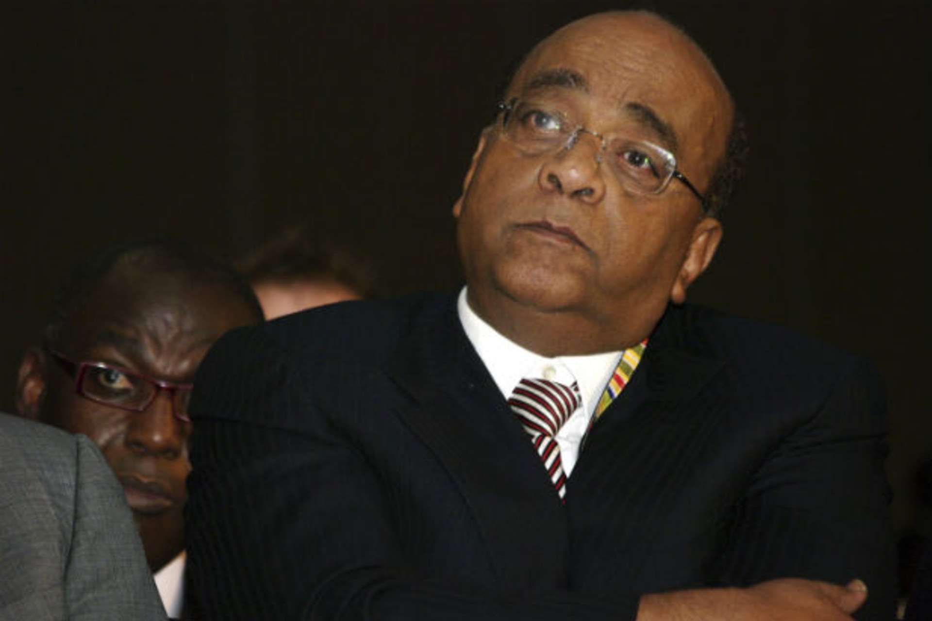 Sudanese-born telecommunications entrepreneur Mo Ibrahim listens during a conference promoting good governance in Africa, in Tanzania's capital Dar es Salaam 15/11/2009.