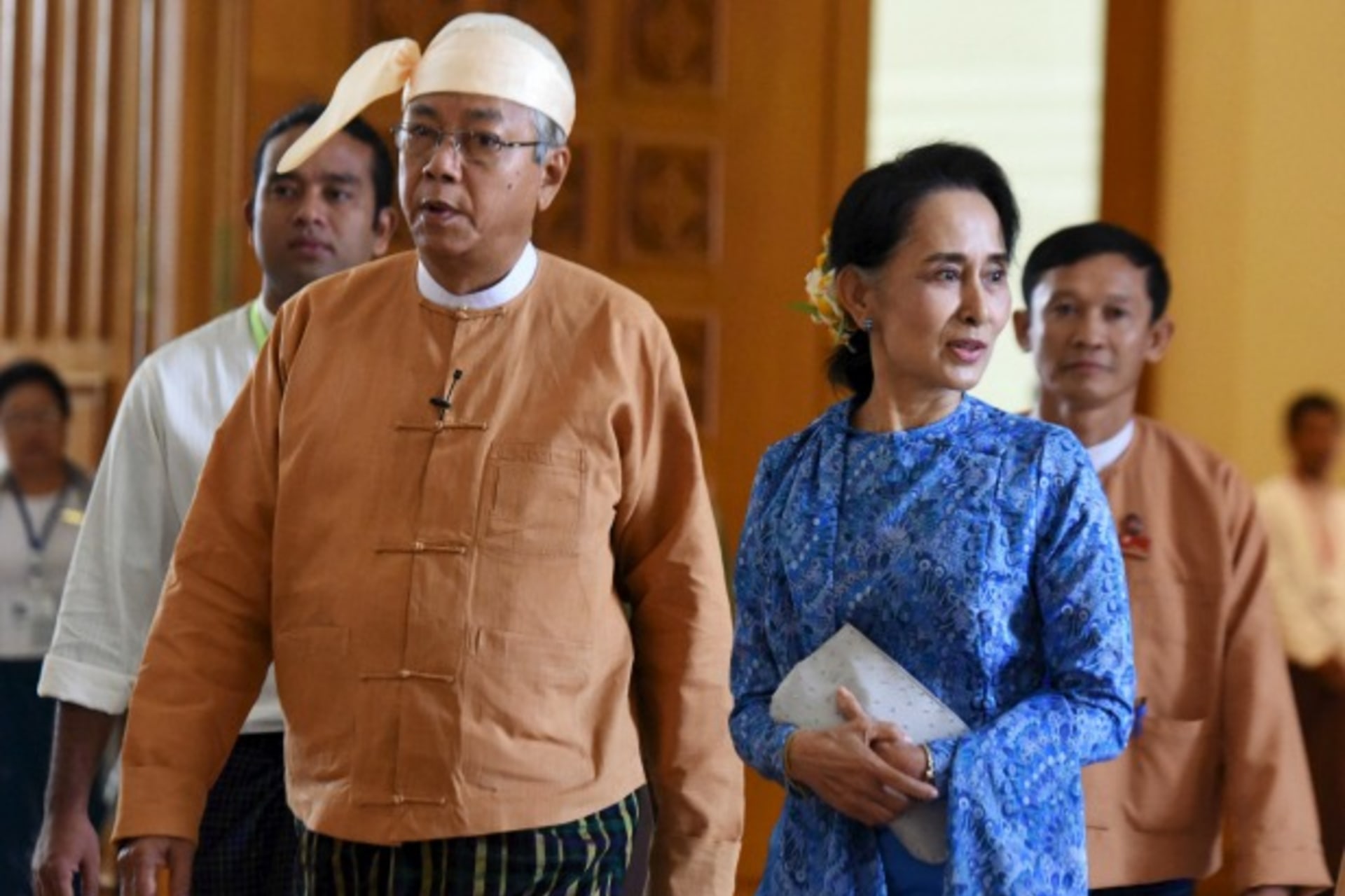 <p>aung-san-suu-kyi-htin-kyaw</p>

