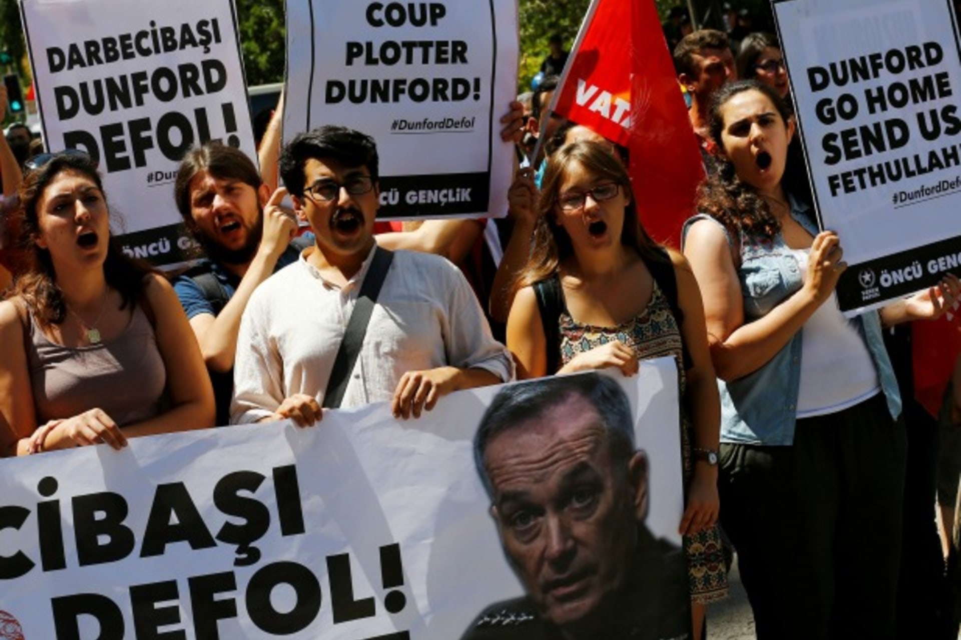<p>Members of Patriotic Party shout slogans as they demonstrate against the visit of U.S. Chairman of the Joint Chiefs of Staff General Joseph F. Dunford in front of the U.S. Embassy in Ankara (Umit Bektas/Reuters).</p>

