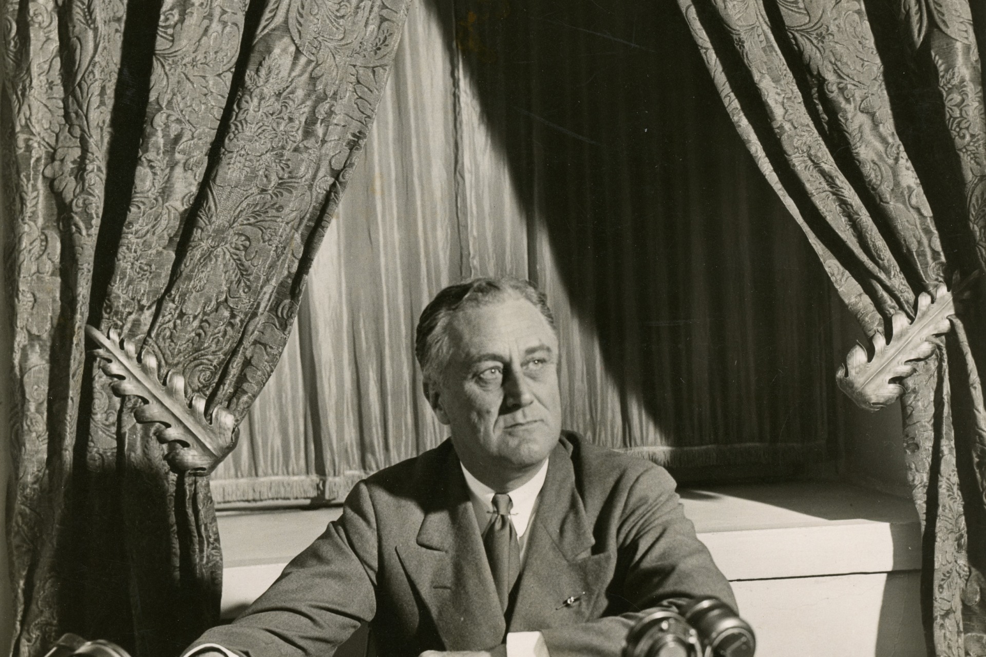 <p>FDR gives a fireside chat </p>
