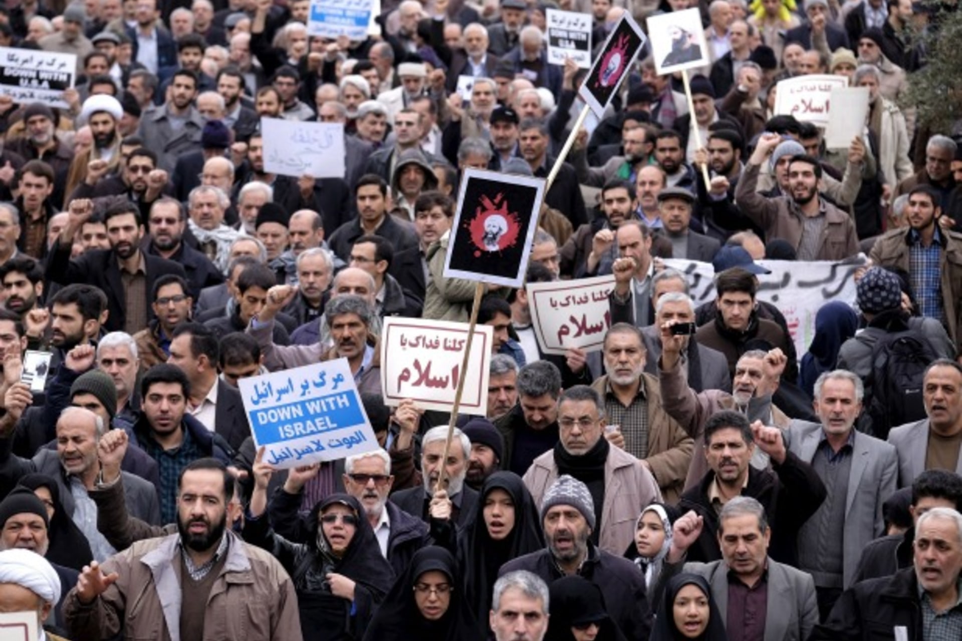 <p>Iranian protesters chant slogans during a rally against the execution of Sheikh Nimr al-Nimr in Saudi Arabia, after Friday prayers in Tehran (Raheb Homavandi/Reuters).</p>
