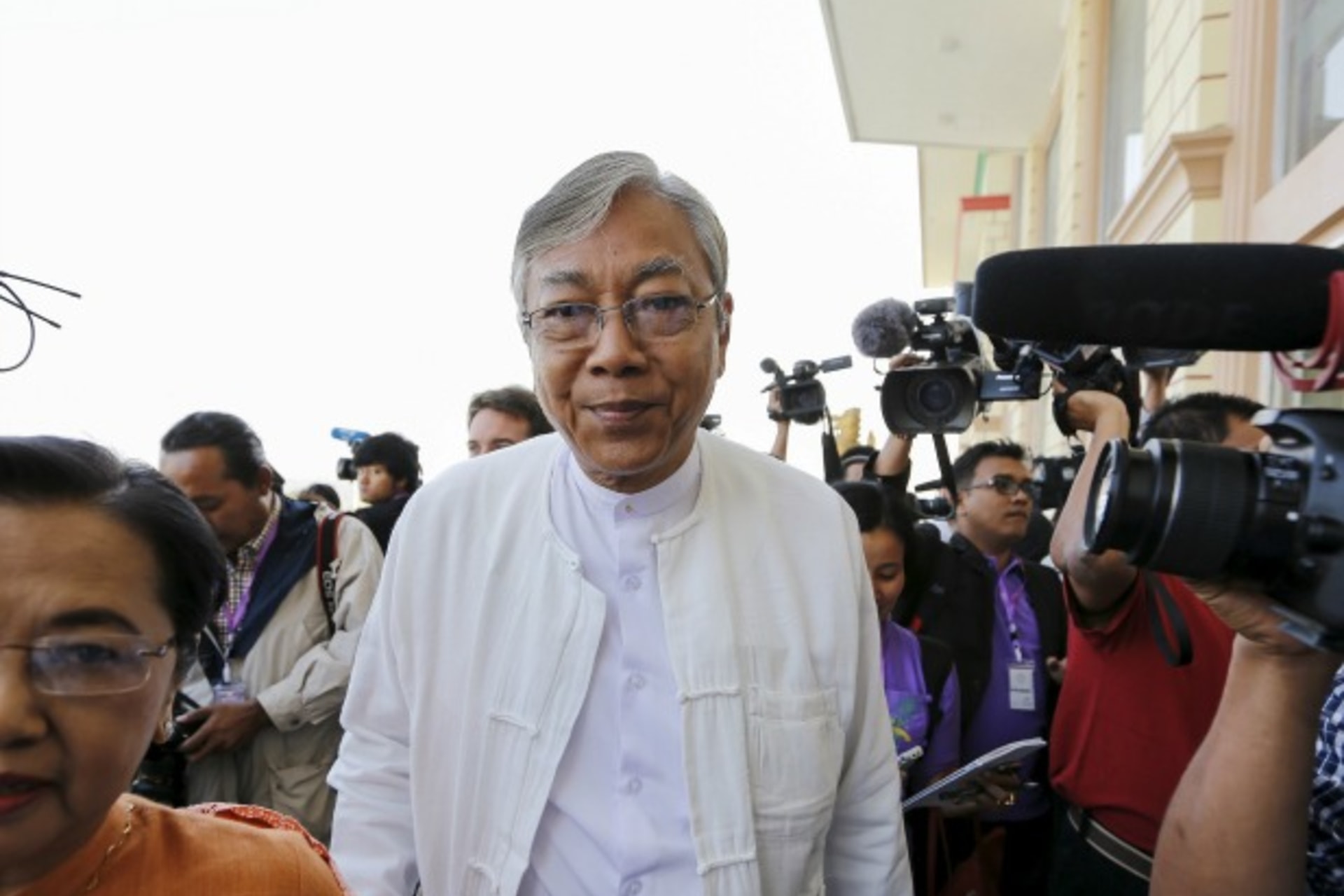 <p>Htin Kyaw-myanmar</p>
