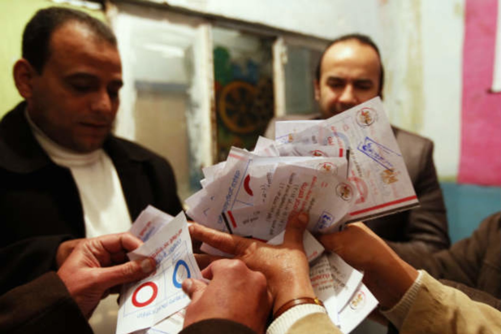 Officials count ballots after polls closed in Cairo, January 15, 2014 (El Ghany/Courtesy Reuters).