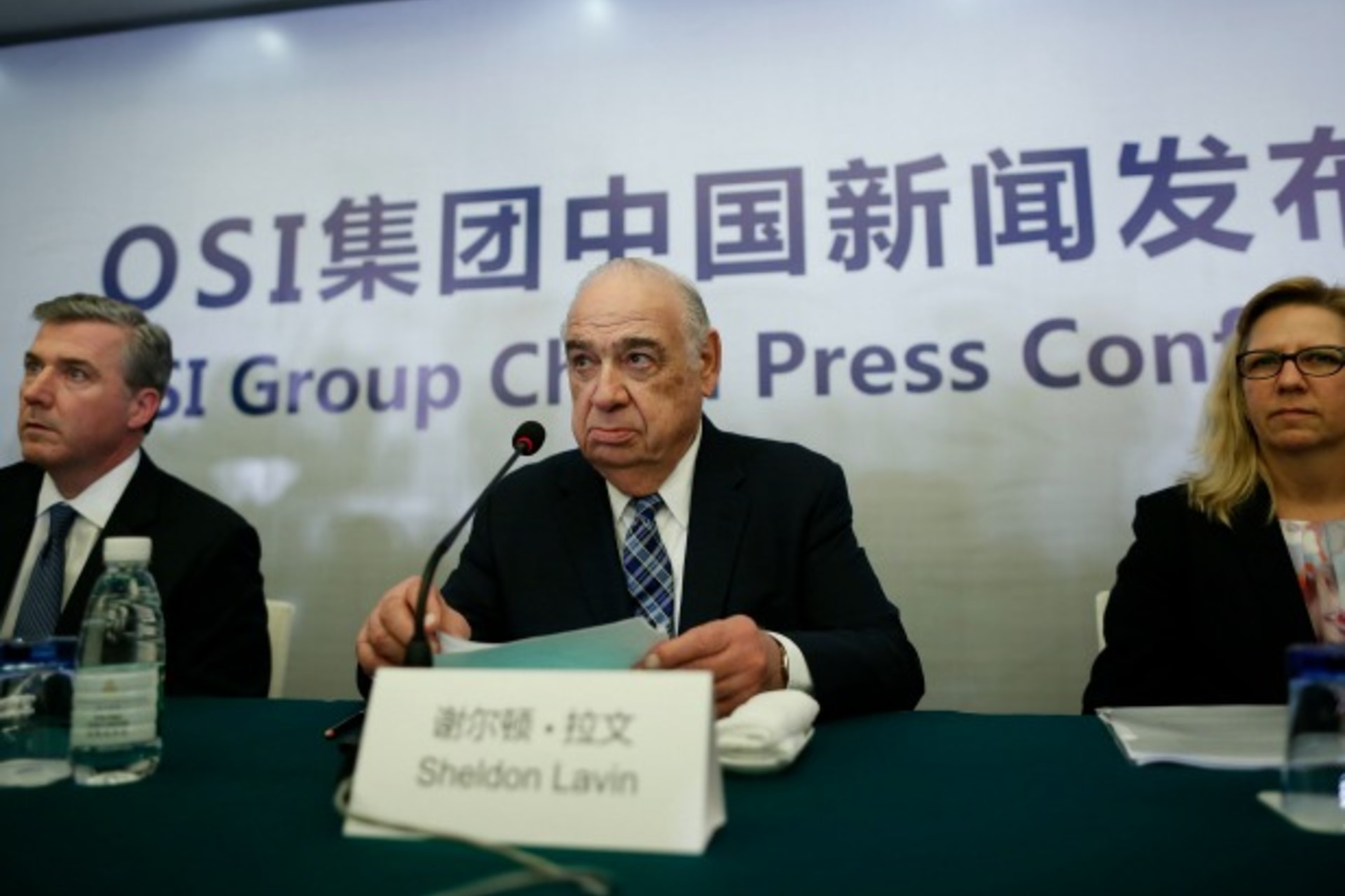 <p>OSI Group Chairman and CEO Sheldon Lavin (C), OSI Group President and Chief Operating Officer David McDonald (L) and OSI Vice …lion) over three years to launch a food safety education programme in Shanghai. REUTERS/Aly Song (CHINA – Tags: BUSINESS FOOD)</p>