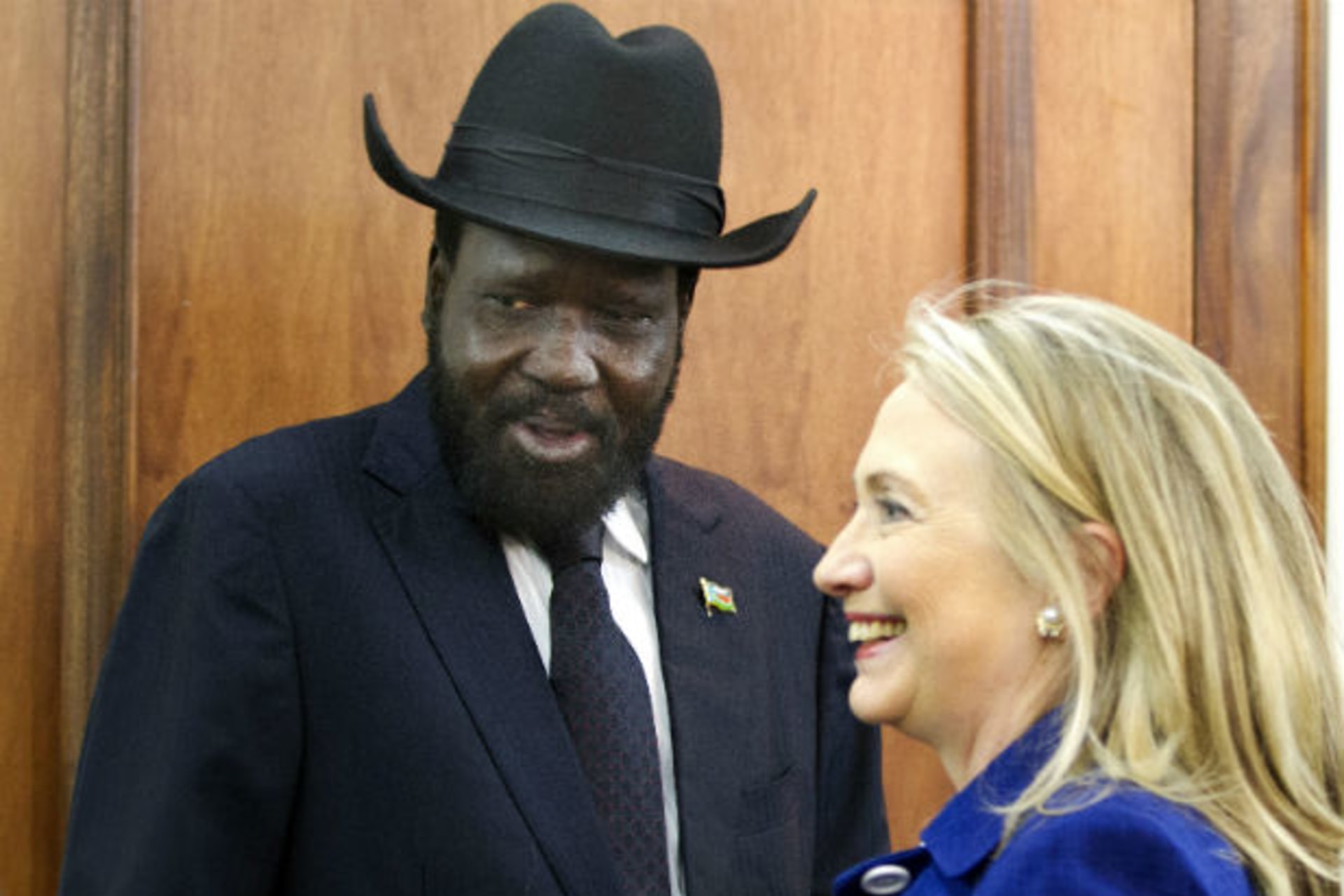 U.S. Secretary of State Hillary Clinton (R) meets with South Sudanese President Salva Kiir at the Presidential Office Building in Juba August 3, 2012