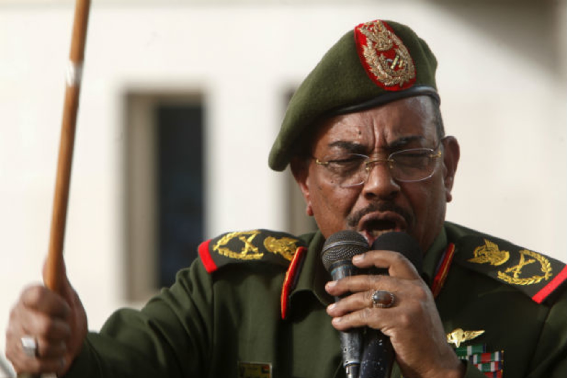 Sudanese President Omar Hassan al-Bashir addresses supporters after receiving victory greetings at the Defence Ministry, in Khartoum April 20, 2012.