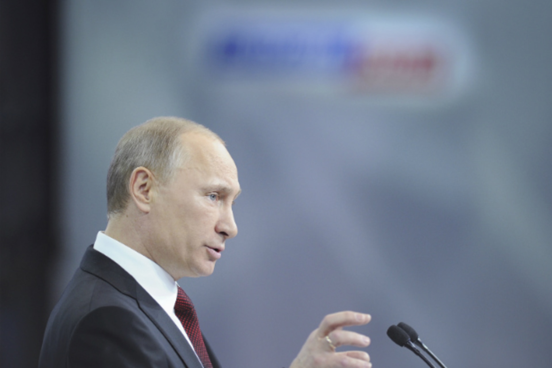 <p>Russian Prime Minister Vladimir Putin speaks to supporters and political scientists in Moscow. (courtesy Reuters)</p>
