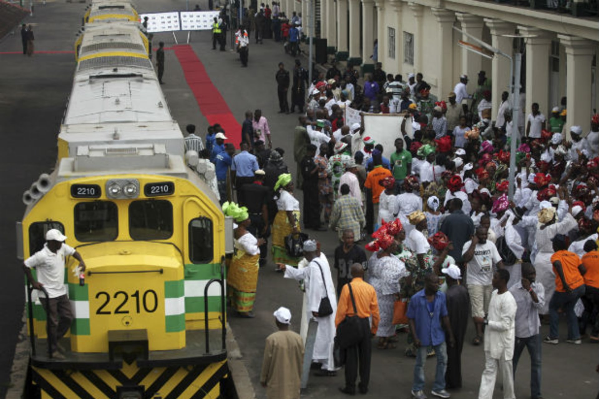 People wait for the arrival of Nigerian President Goodluck Jonathan for the commissioning of a refurbished locomotive train at the main railway terminus in Lagos March 12, 2011.