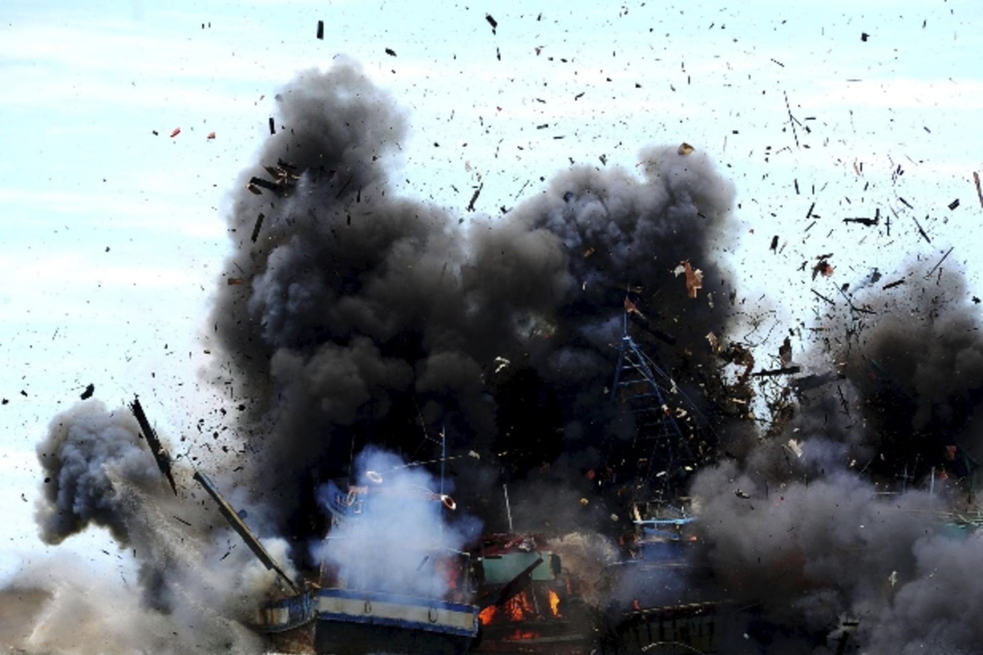 <p>Indonesia-destroys-fishing-boats</p>
