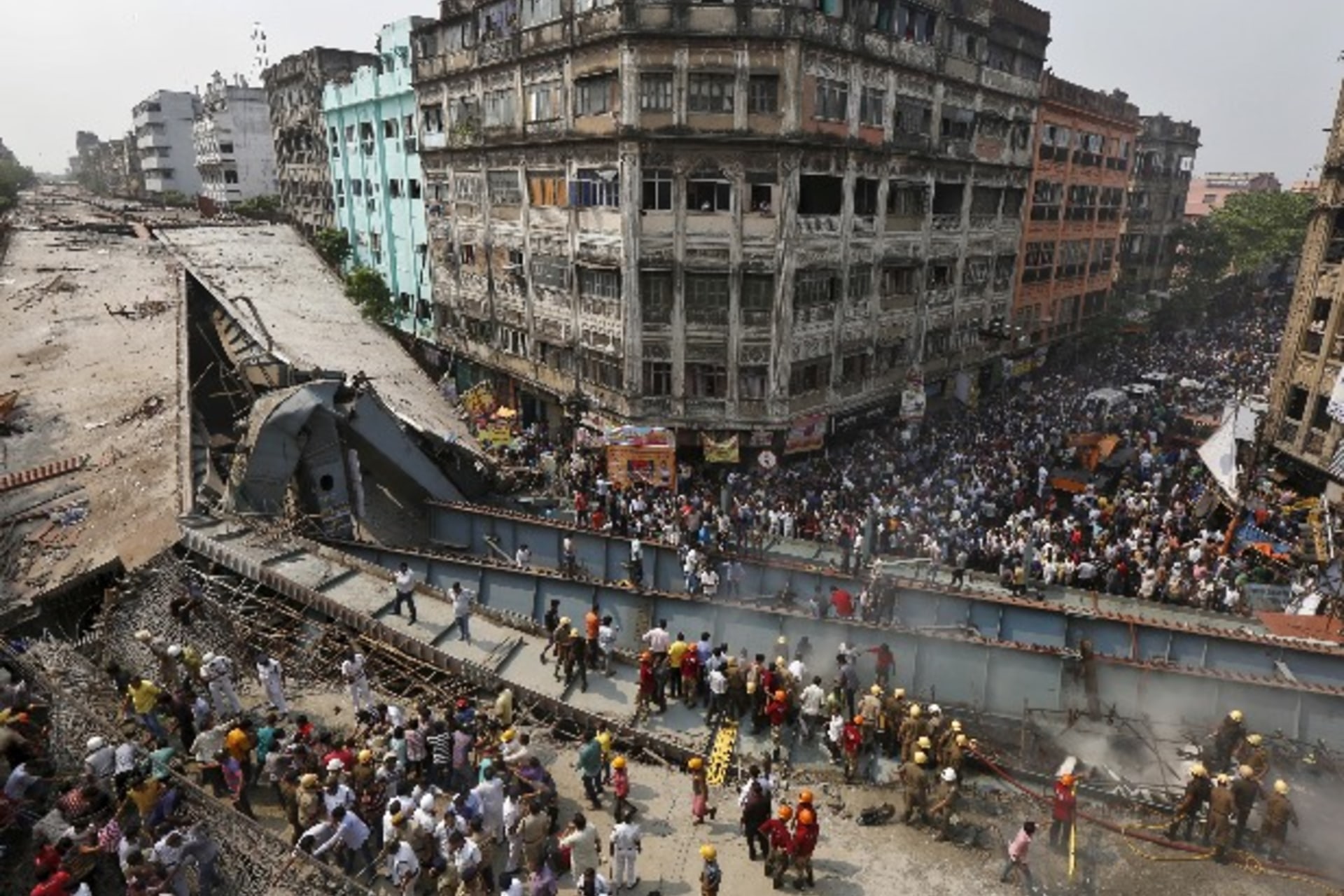 <p>Kolkata-collapse</p>
