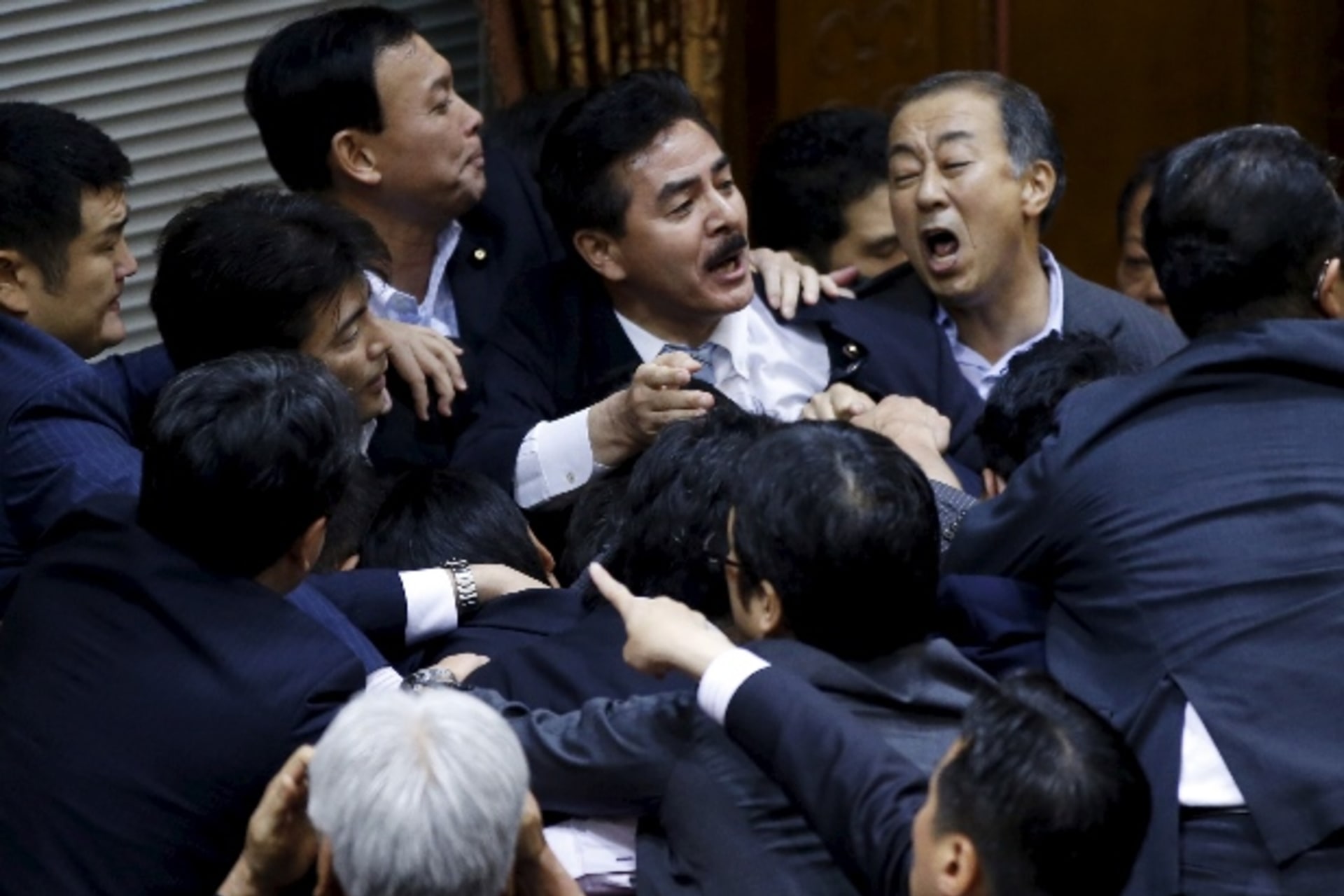 <p>Japan-debates-military-bills</p>
