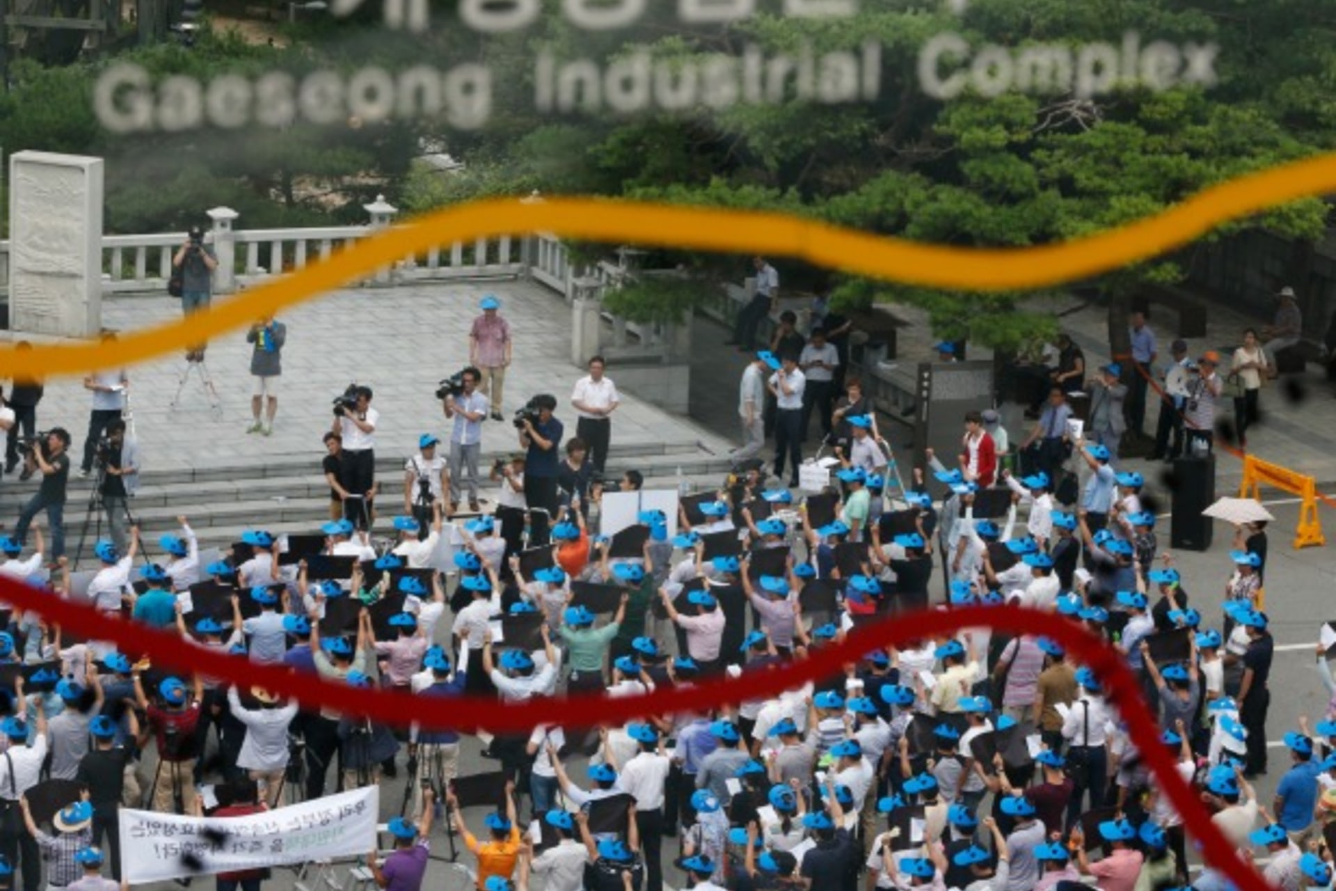 <p>Protesters comprising of South Korean employers and employees working at factories in the Kaesong Industrial Complex (KIC) ins…e demilitarized zone which separates the two Koreas, in Paju, north of Seoul on August 7, 2013. (Courtesy Reuters/Kim Hong-ji)</p>
