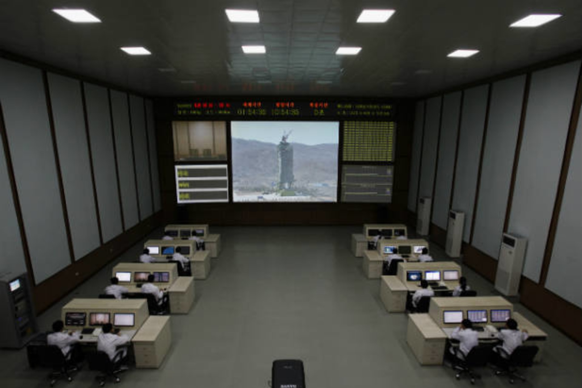 <p>North-Korea-Missile-Control-Room-2012-04-13</p>