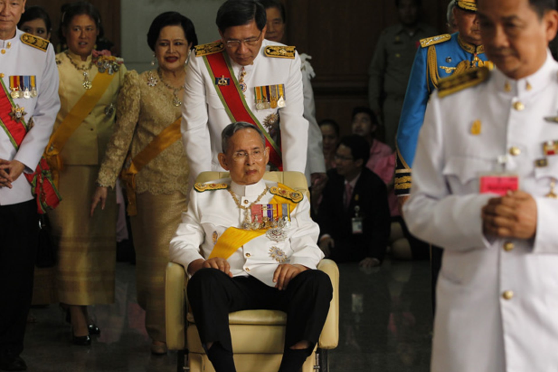 <p>Thailand’s King Bhumibol Adulyadej leaves from Siriraj Hospital to the Grand Palace in Bangkok December 5, 2011.</p>
