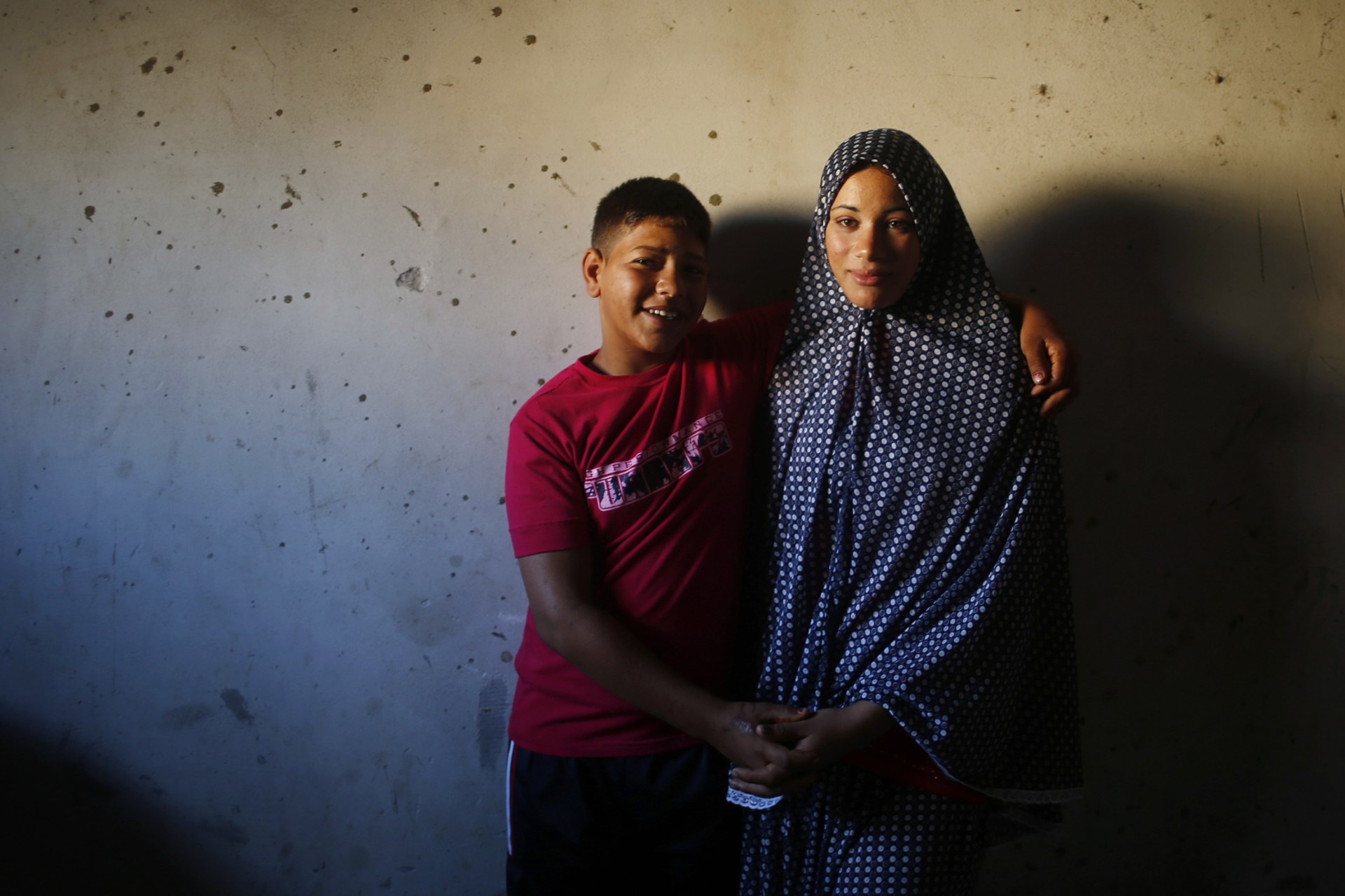 <p>Newly married Tala Soboh, 14, poses for a photograph with her 15-year-old husband Ahmed two days after their marriage in the town of Beit Lahiya, near the border between Israel and the northern Gaza Strip on September 26, 2013.</p>
