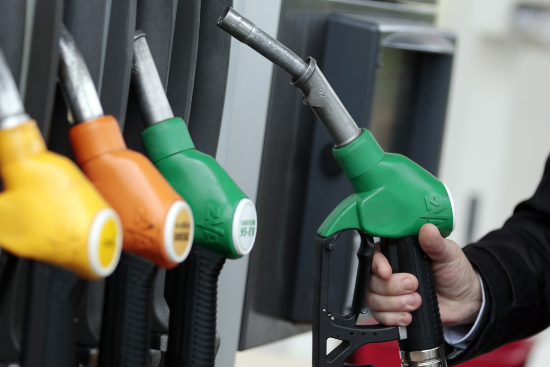 <p>A customer prepares to fill up his tank in a gasoline station in Nice on December 5, 2014.</p>
