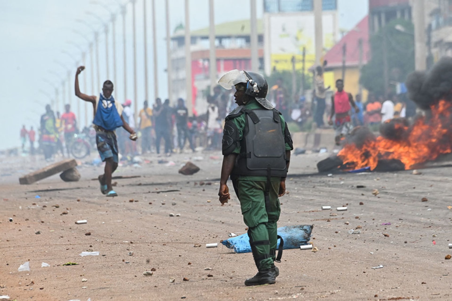 <p>Police confront protesters in Conakry, Guinea, following the government’s decision in July 2022 to bar the opposition party from holding a peaceful march.</p>