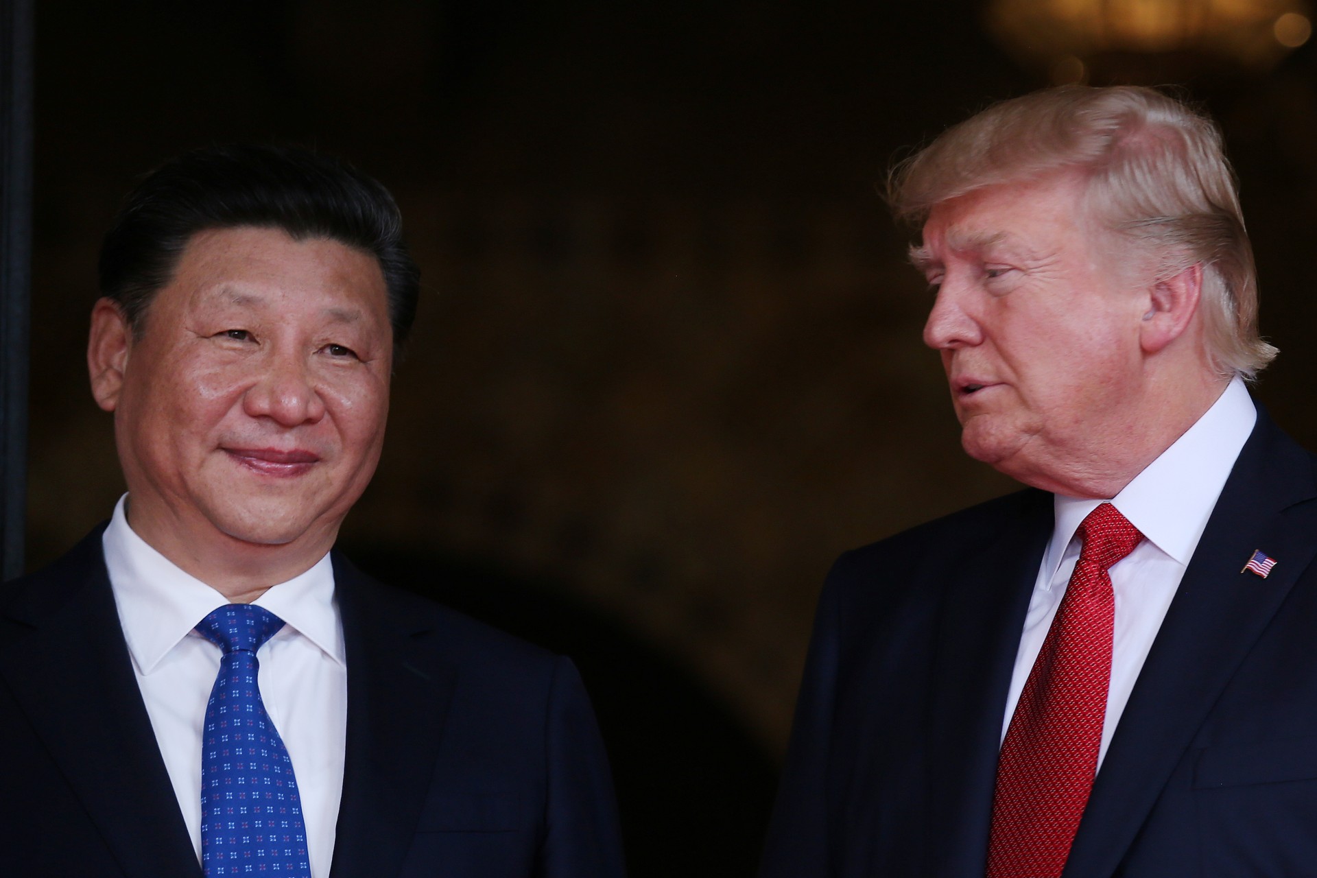 <p>U.S. President Donald J. Trump welcomes Chinese President Xi Jinping at Mar-a-Lago in Florida, on April 6, 2017.</p>
