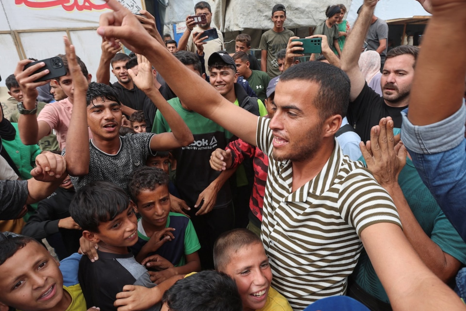 <p>Palestinians celebrate, after U.S. President Donald Trump announced that Israel and Hamas agreed on the first phase of a Gaza ceasefire, in Khan Younis in the southern Gaza Strip October 9, 2025.</p>