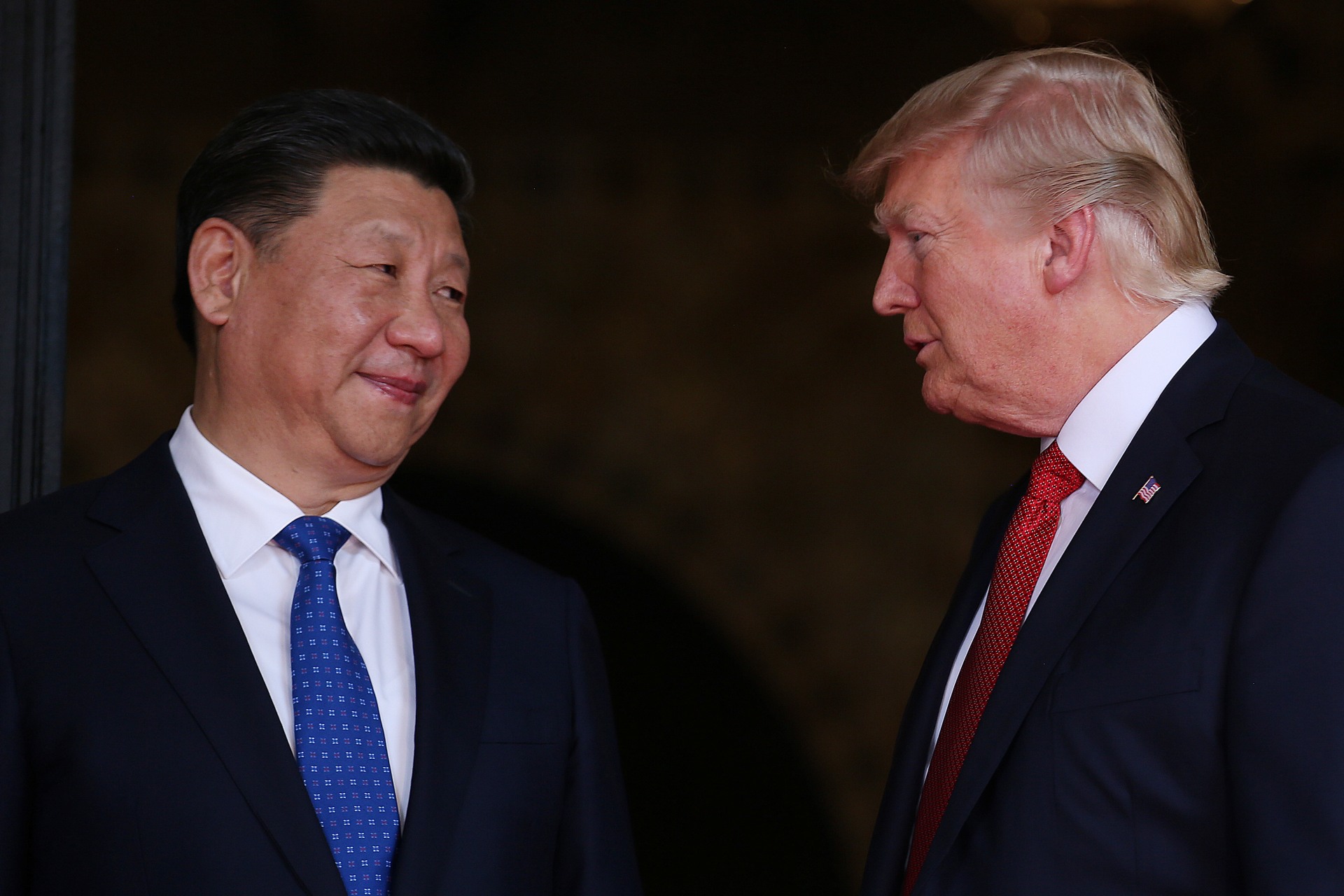 <p>U.S. President Donald J. Trump welcomes Chinese President Xi Jinping at Mar-a-Lago in Palm Beach, Florida, on April 6, 2017.</p>
