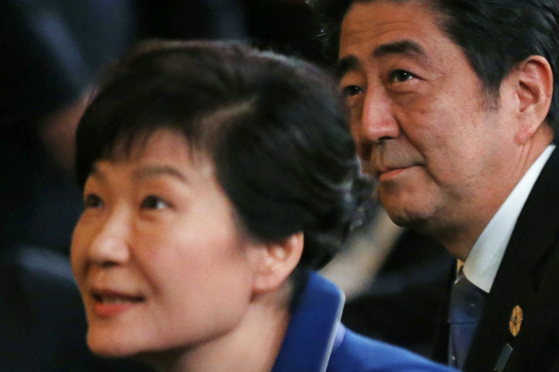 <p>South Korea’s President Park Geun-hye (L) and Japan’s Prime Minister Shinzo Abe prepare to watch a traditional “Welcome to Country” performance at the G20 leaders summit venue in Brisbane on November 15, 2014.</p>
