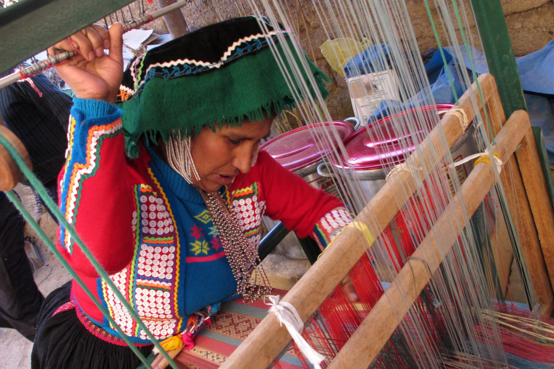 <p>An Andean woman works on a loom with alpaca wool coloured with organic dyes at Ocongate district in the highlands of Cuzco, some 4,000 meters (13,120 feet) above sea level, on August 21, 2010.</p>