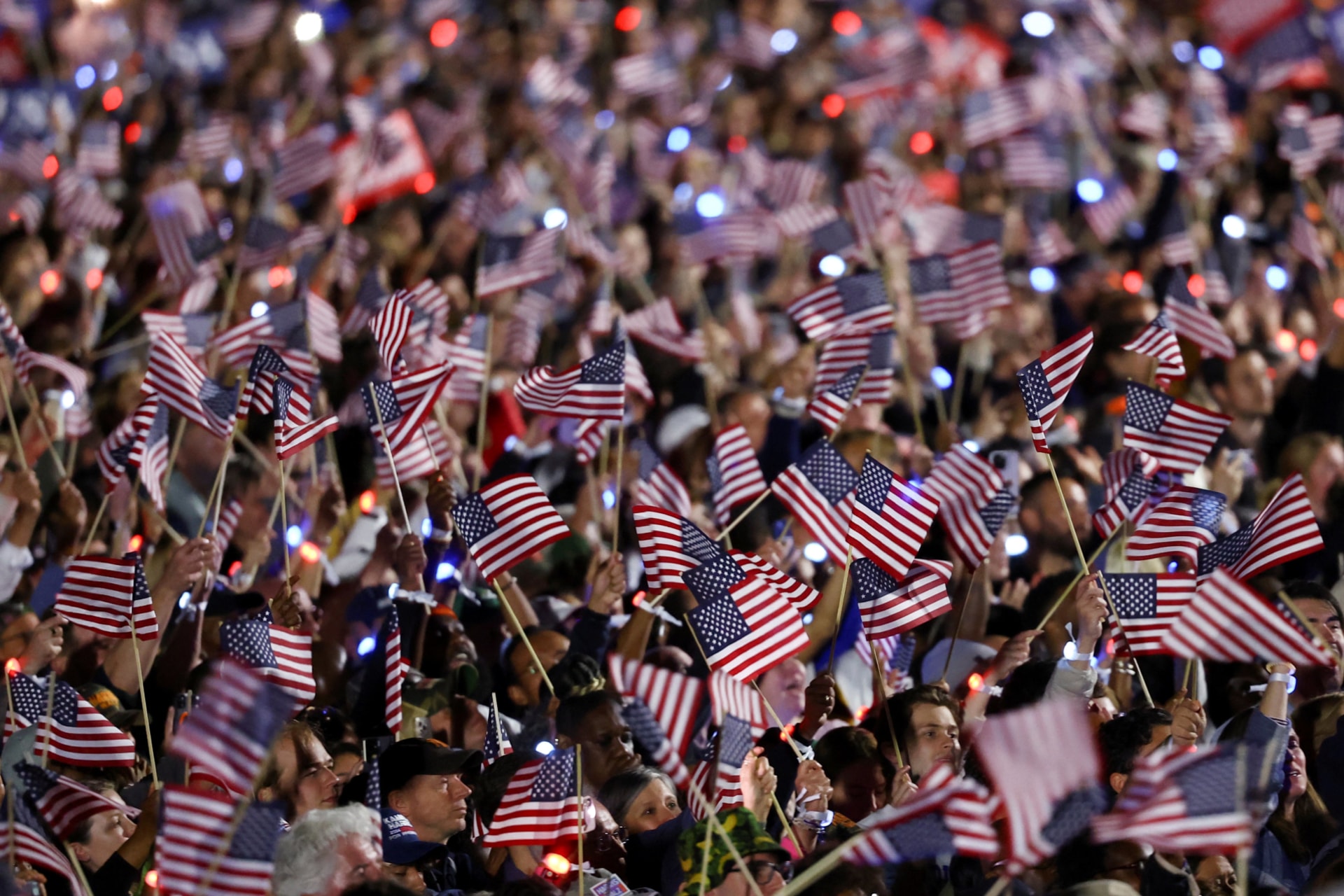 <p>Supporters wave American flags while attending Democratic presidential nominee U.S. Vice President Kamala Harris’ campaign event on the National Mall one week before the Nov. 5 U.S. presidential election, in Washington, U.S., October 29, 2024. </p>

