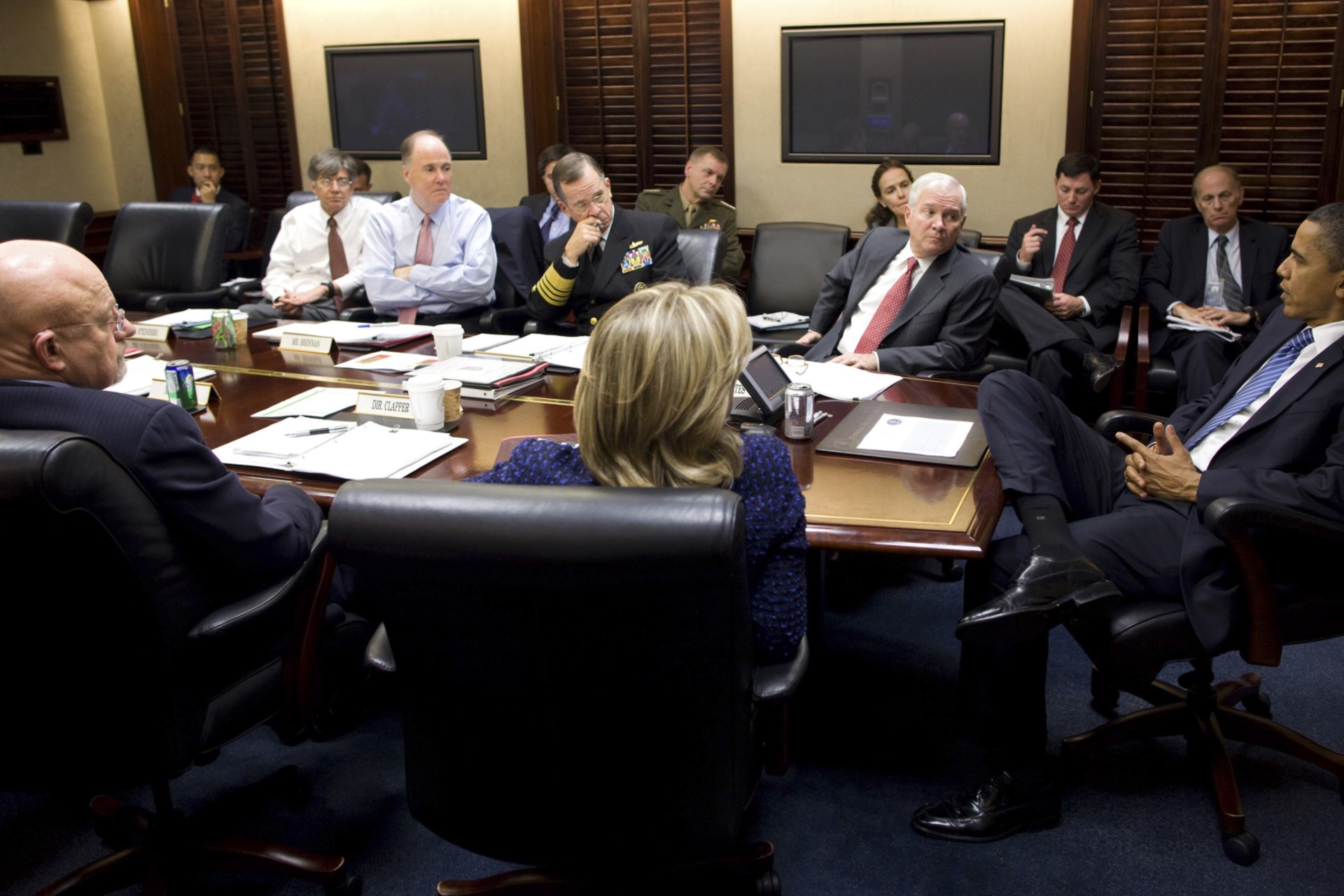 <p>U.S. President Barack Obama (R) is briefed on the situation on the Korean peninsula in the White House Situation Room in Washington on November 23, 2010.</p>