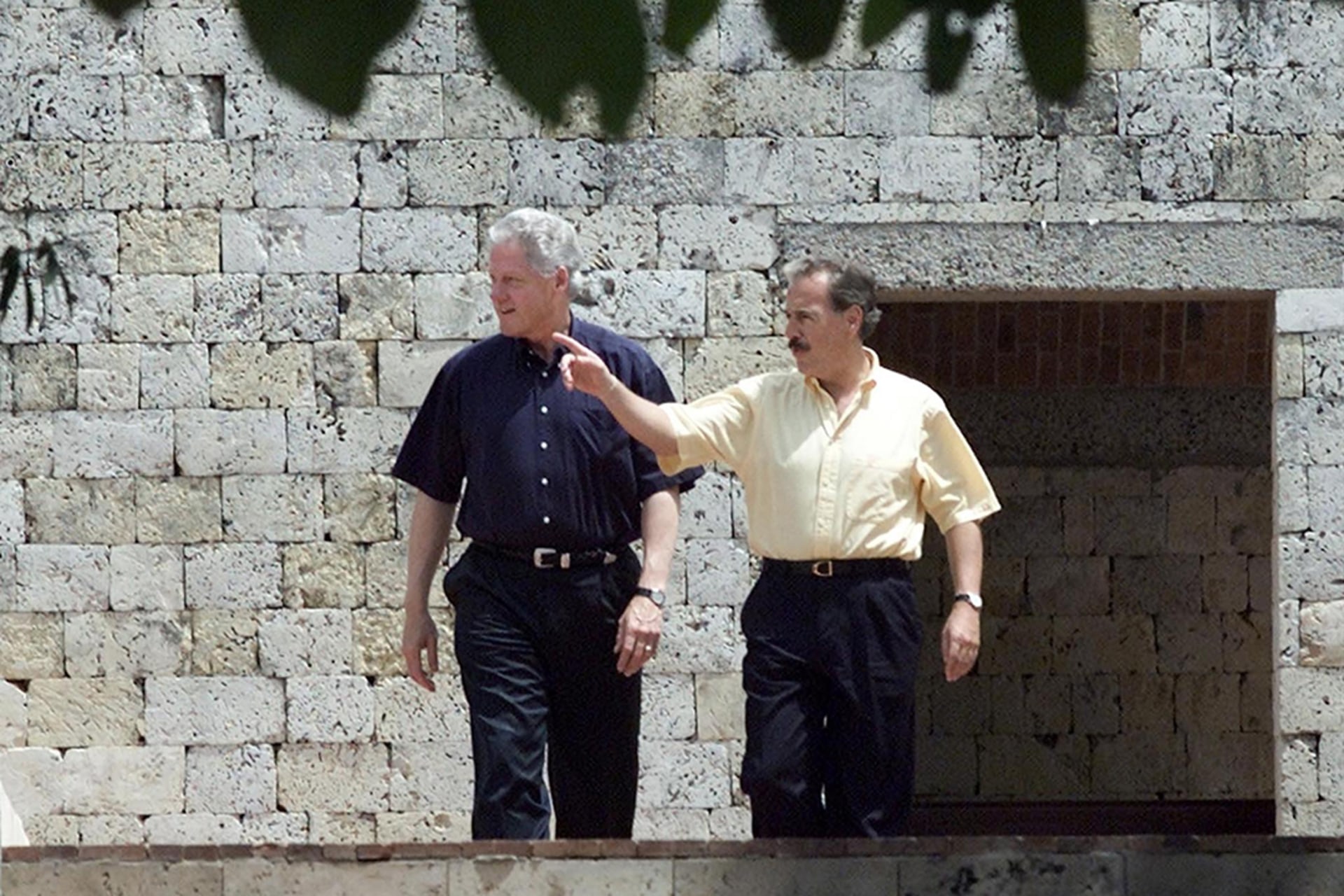 U.S. President Bill Clinton meets with Colombian President Andres Pastrana in Cartagena in August 2000 to finalize Plan Colombia. Kimberly White/Reuters