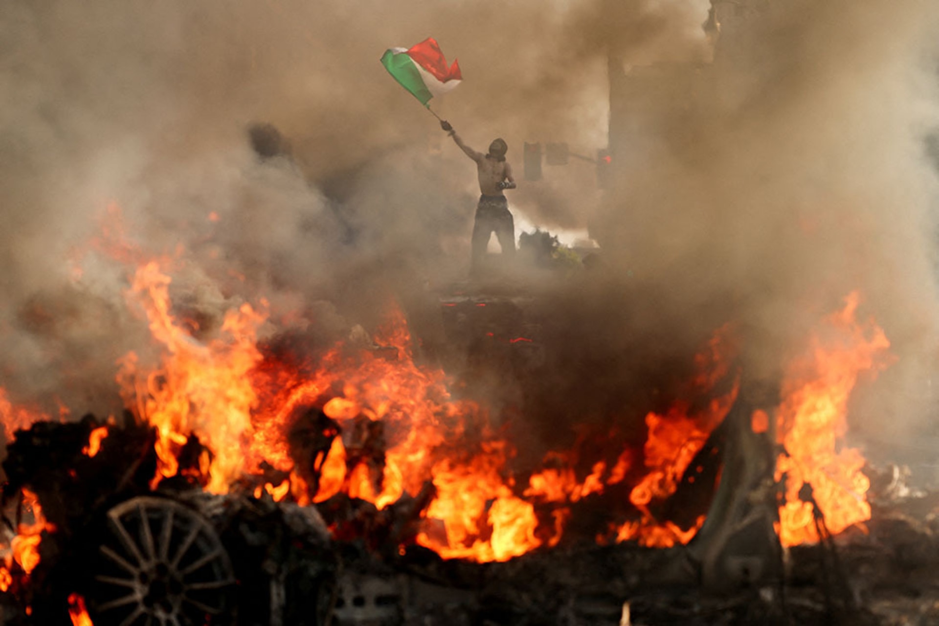A man waves a Mexican flag during a protest against federal immigration officials in Los Angeles. David Swanson/Reuters