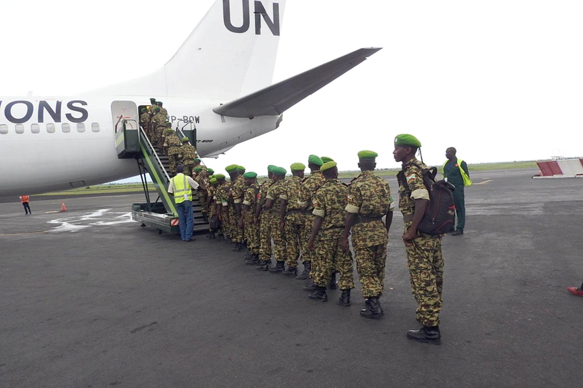 Burundian soldiers board a UN plane at Bujumbura International Airport to replace AMISOM troops in Somalia.
