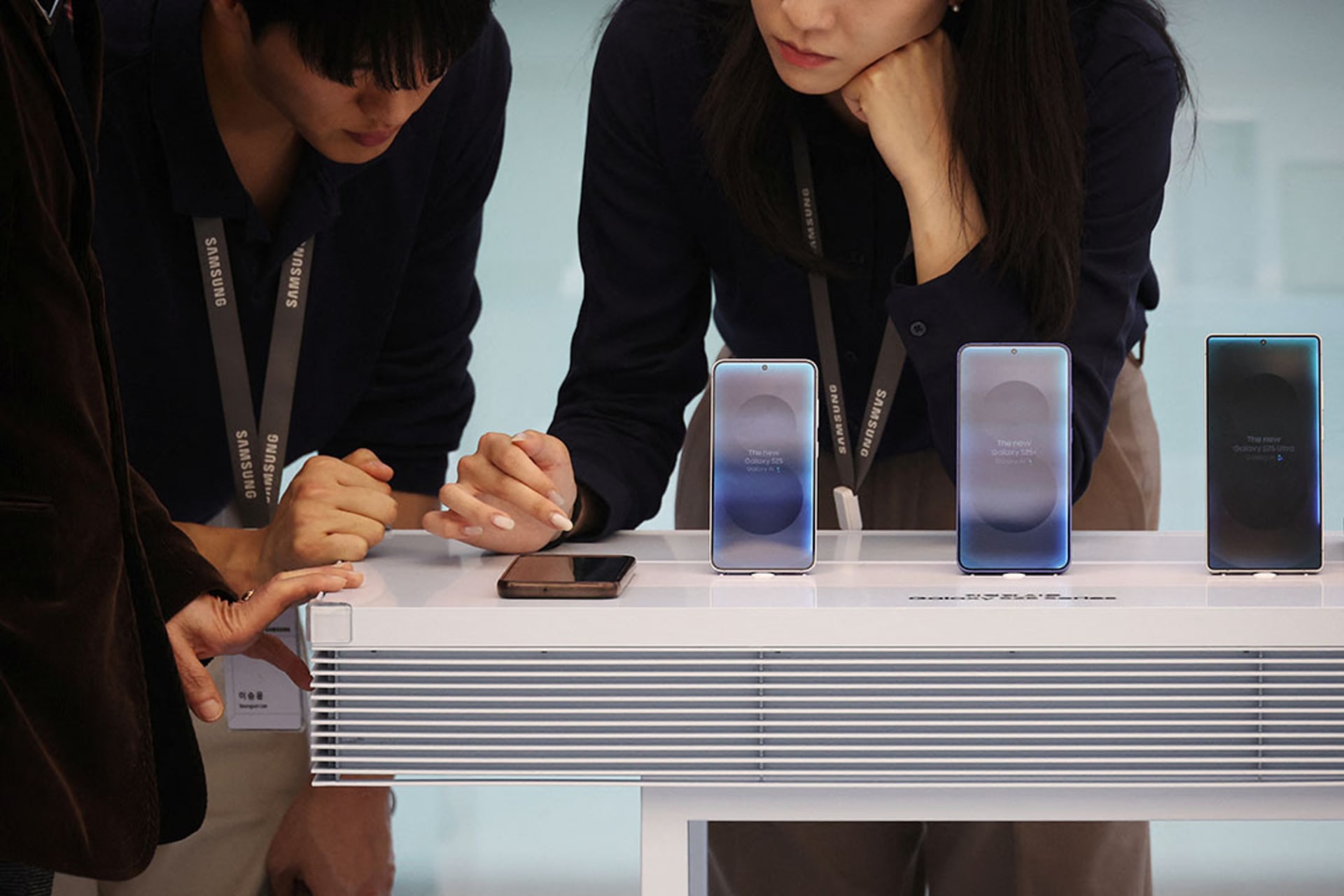 Employees work at a Samsung Electronics store in Seoul, South Korea, April 15, 2025. Kim Hong-Ji/Reuters