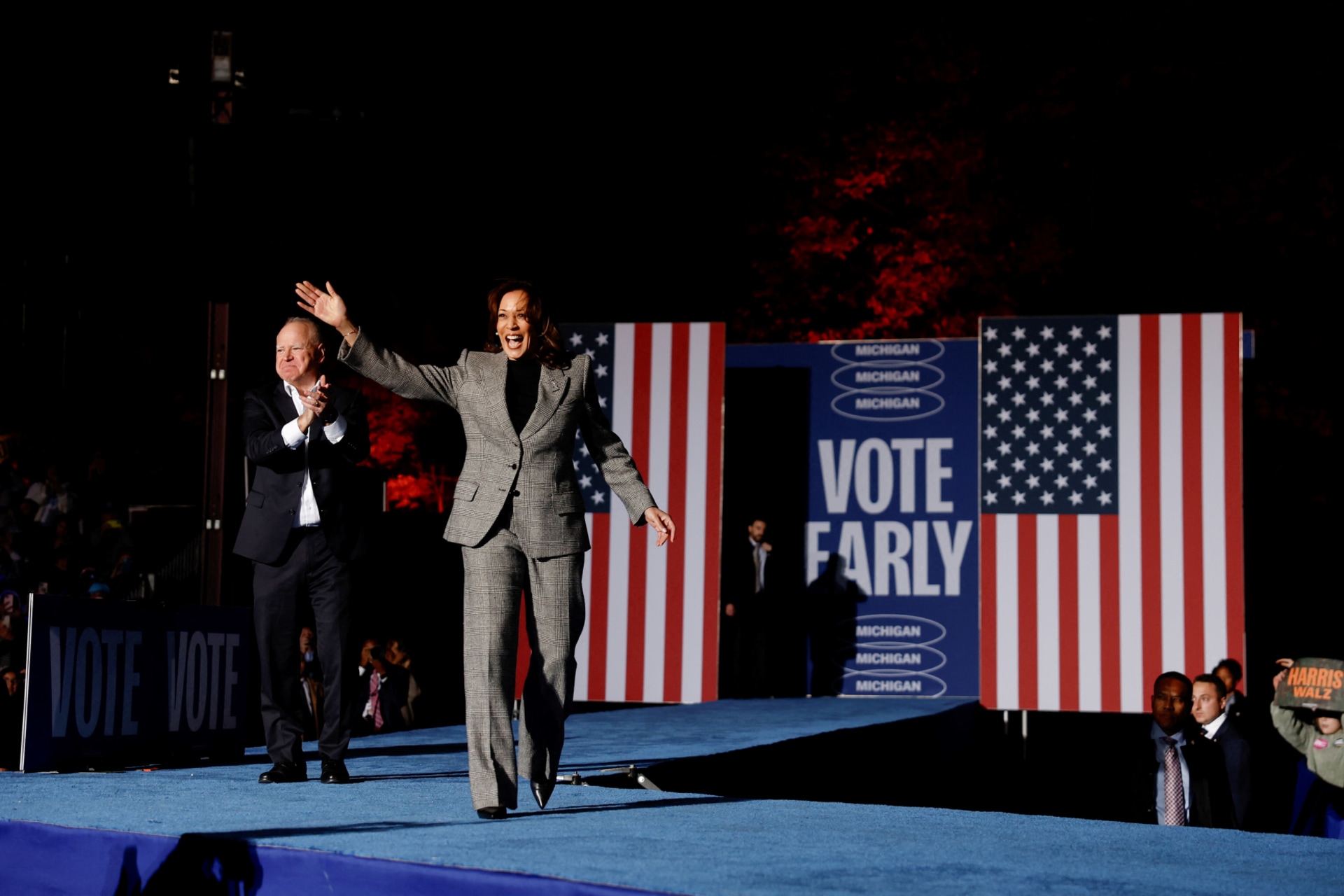 <p>Democratic presidential nominee U.S. Vice President Kamala Harris acknowledges supporters as Vice-Presidential candidate Tim Walz applauds next to her during a campaign rally and concert in Ann Arbor, Michigan, U.S. October 28, 2024.</p>
