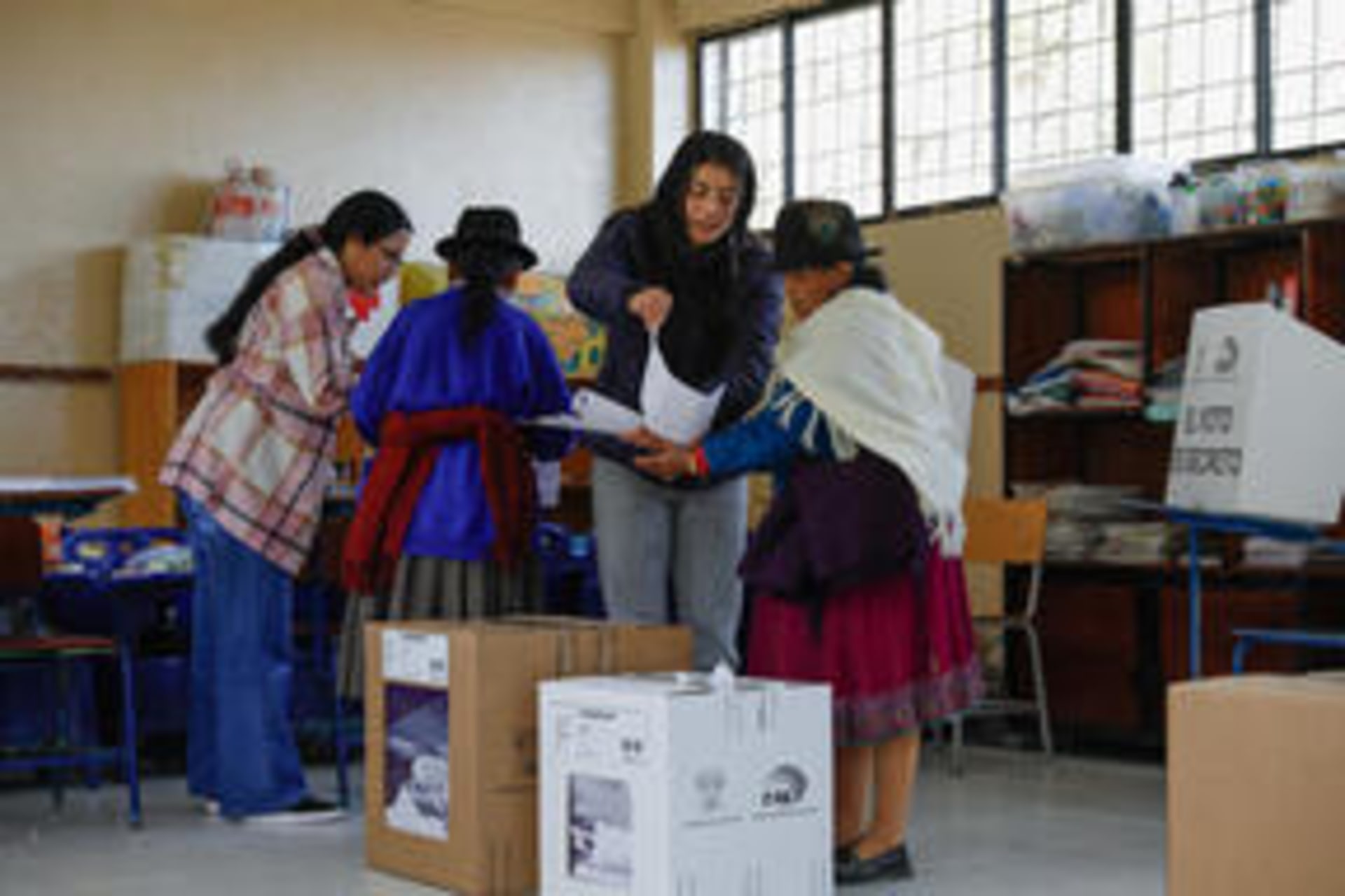 Photo of Ecuadorean Citizen Voting