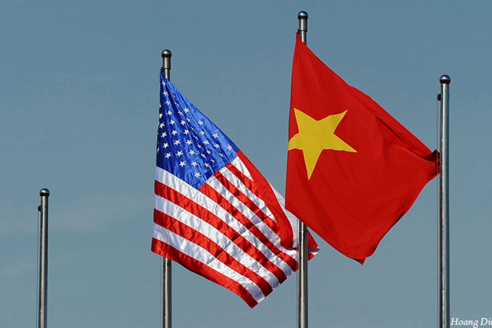 vietnam-us-flag_1.jpg