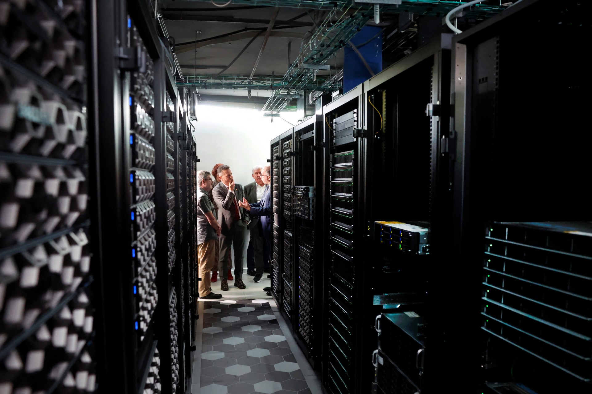 Basque education chief Bildarratz visits supercomputer Hyperion