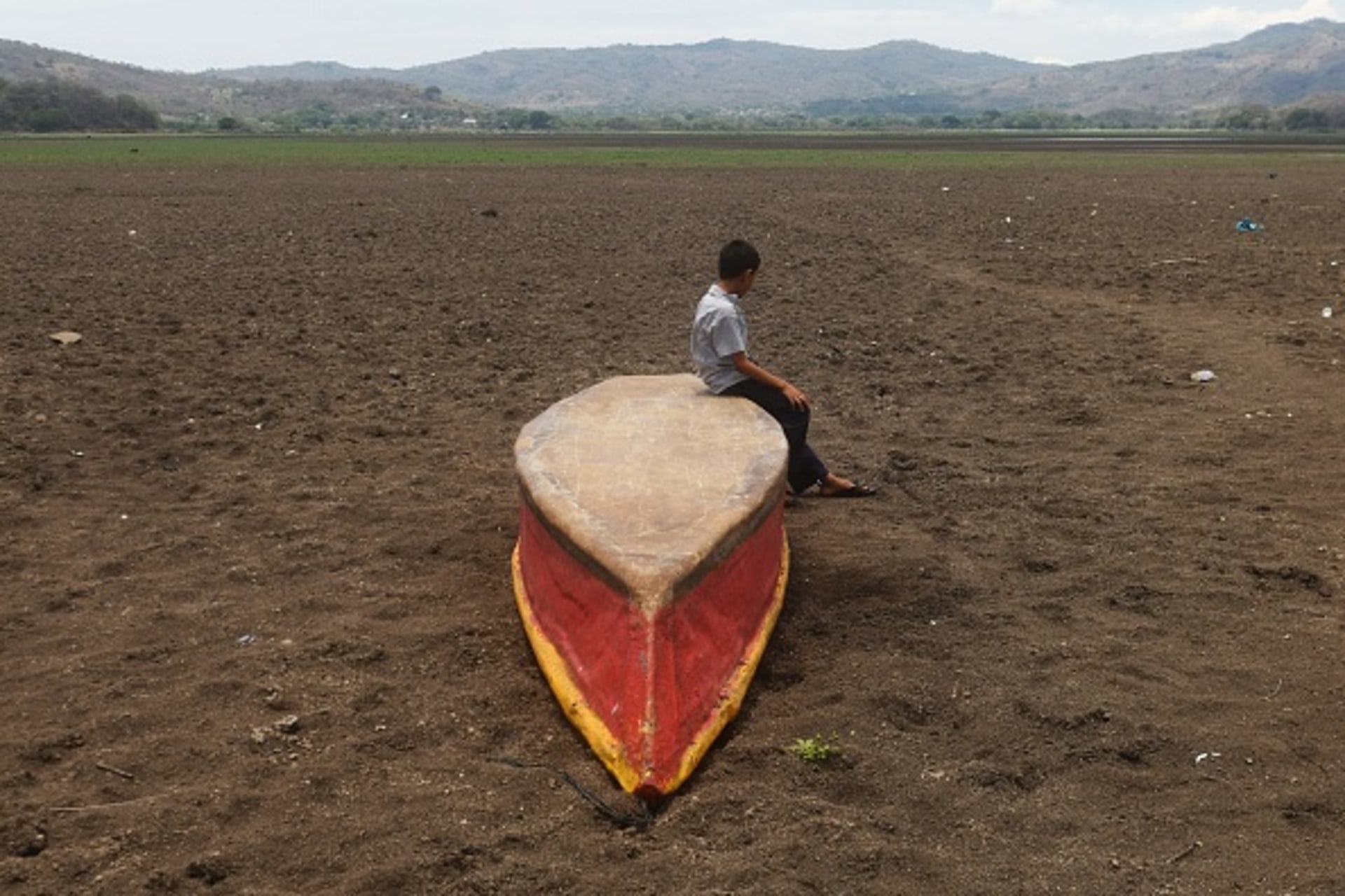 <p>LAKE ATESCATEMPA, GUATEMALA: The lake, which once supported fishing and tourism industries, has dried up due to persistent drought and high temperatures, underscoring the devastating effects of climate change. <span class="immersive-image__figcaption-credit">Marvin Recinos/AFP/Getty Images</span></p>
