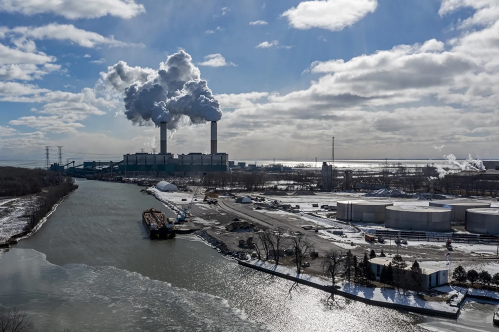 DTE’s Energy’s Monroe Power Plant on the shore of Lake Erie. Jim West/UCG/Universal Images Group/Getty Images