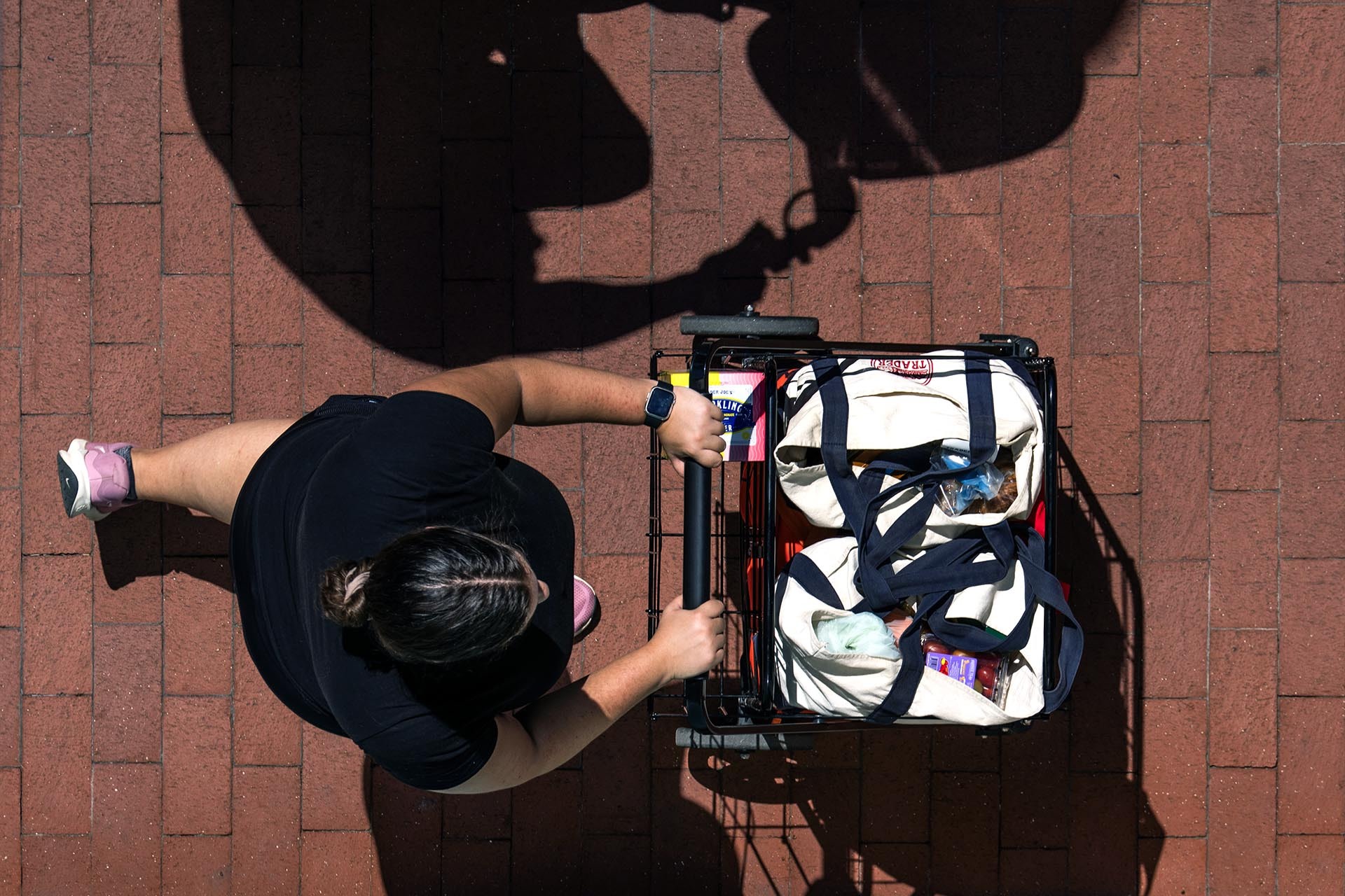 Image of American shoppers.