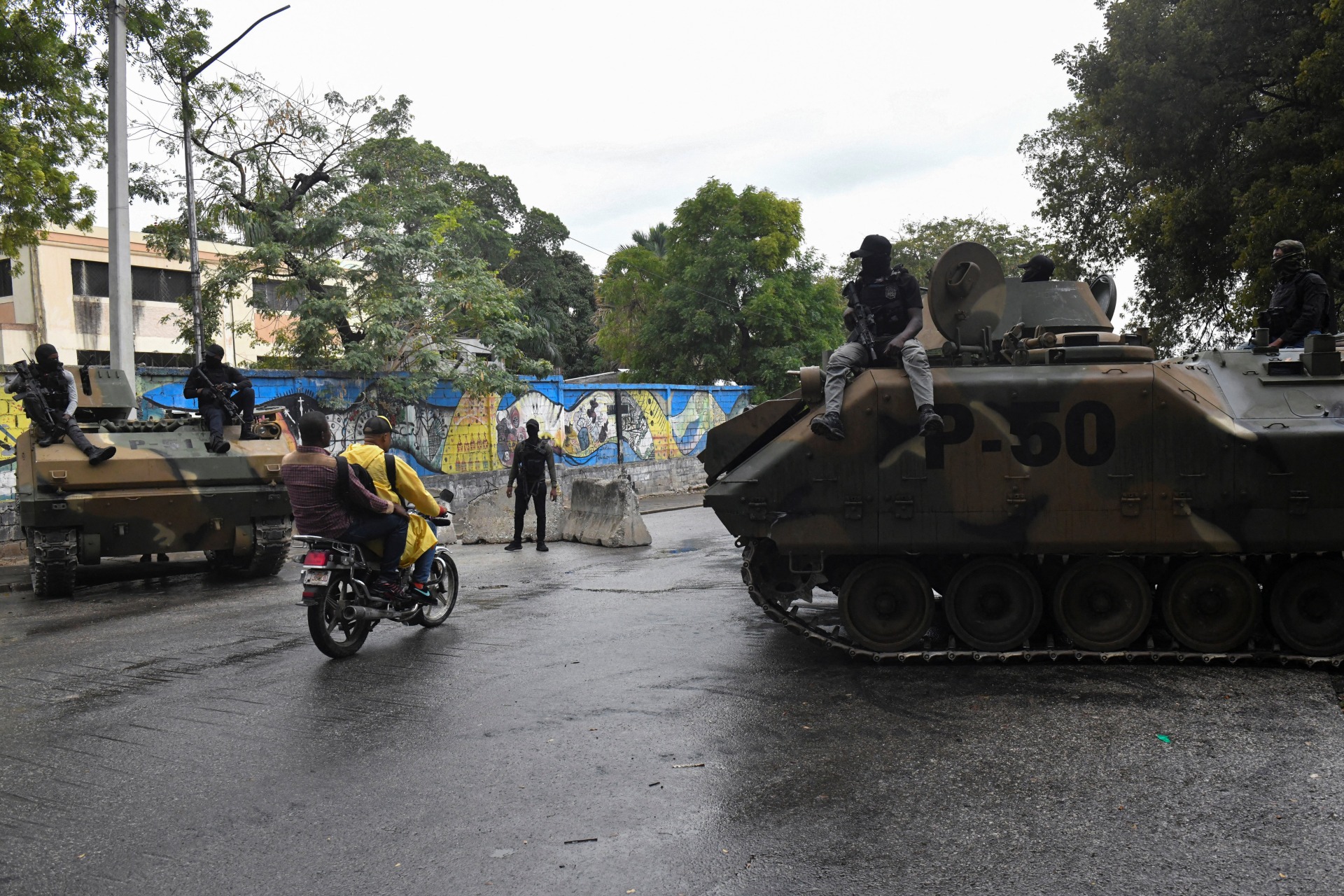 Security forces guard the area near the National Palace as Haiti faces an uncertain transition, in Port‑au‑Prince