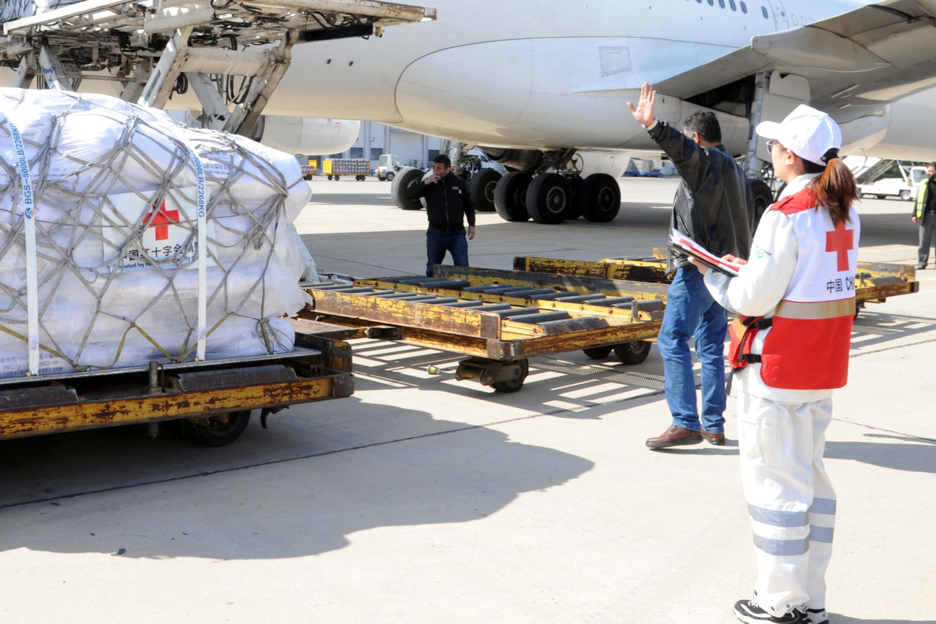 A plane carrying aid sent by China at Damascus airport
