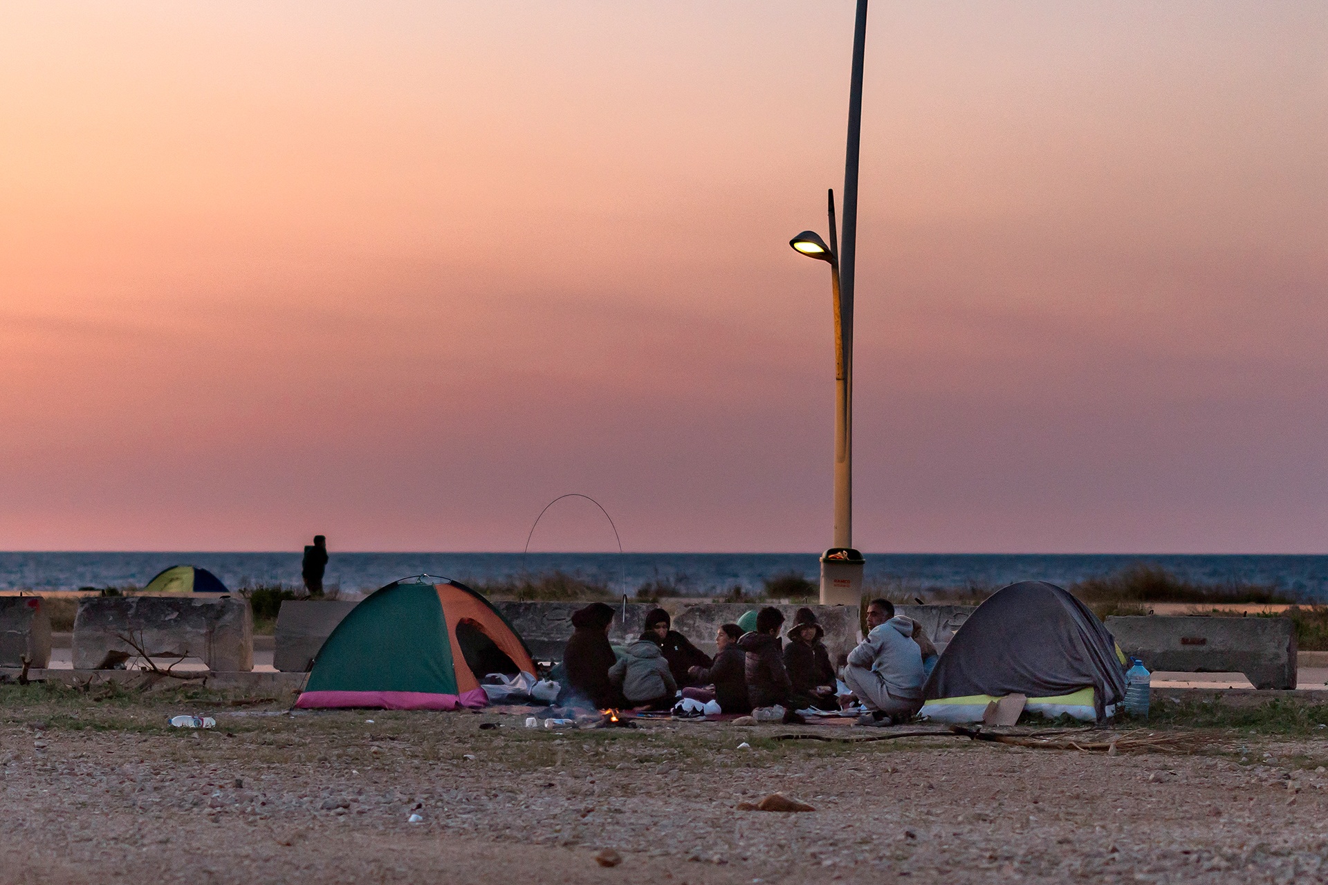 <p>Displaced families set up tents along Beirut’s waterfront after fleeing recent Israel-Hezbollah hostilities, March 10, 2026.</p>
