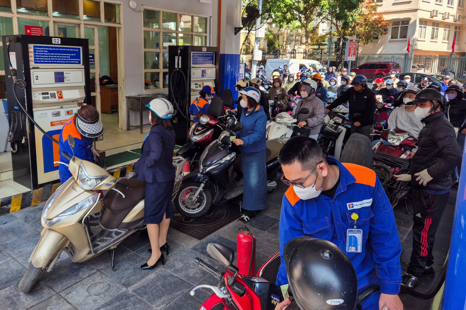 <p>People queue to buy petrol at a petrol station after Vietnam’s trade ministry called on local businesses to encourage their employees to work from home to save fuel amid disruptions in supply and price surges triggered by the U.S.-Israeli conflict with<span class="highlight" data-qa-component="highlight-text"> Iran</span>, in Hanoi, Vietnam, on March 10, 2026.</p>
