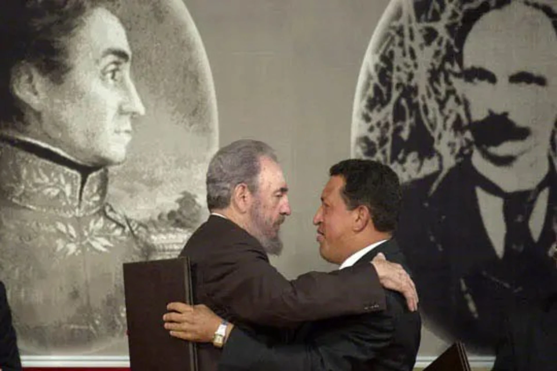 Castro and Chavez at Miraflores palace after signing an oil pact.