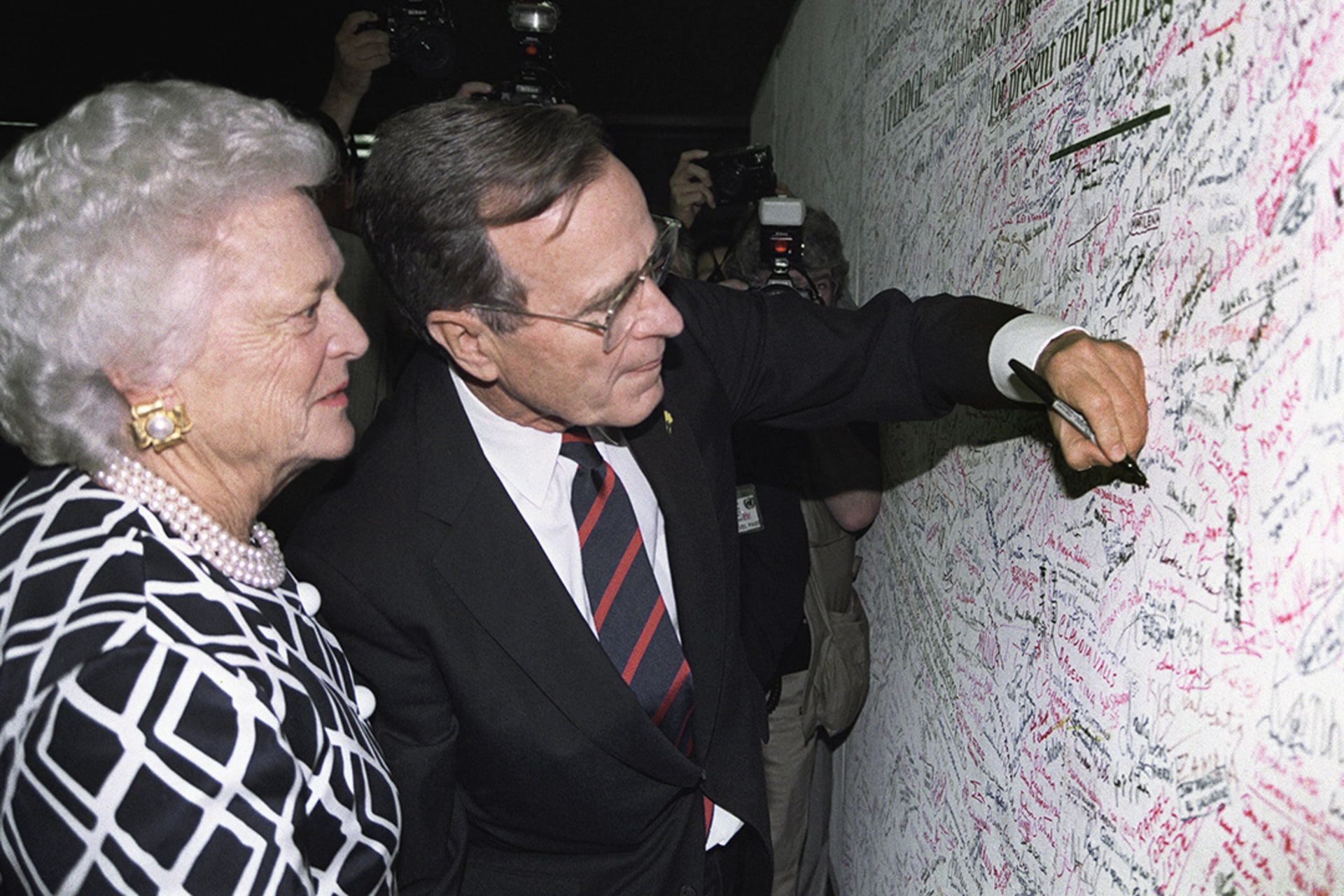 U.S. President George W. Bush signs the Earth pledge alongside his wife, Barbara Bush, during the Earth Summit in Rio de Janeiro, Brazil, June 12, 1992. J. David Ake/AFP/Getty Images