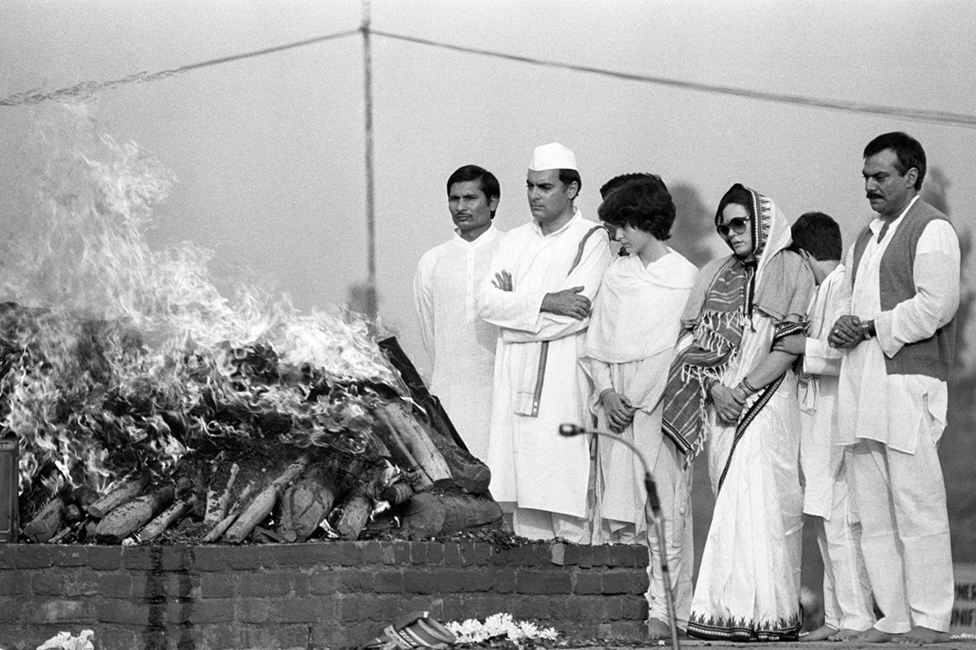 The cremation ceremony of Prime Minister Indira Gandhi. Bettmann/Getty Images