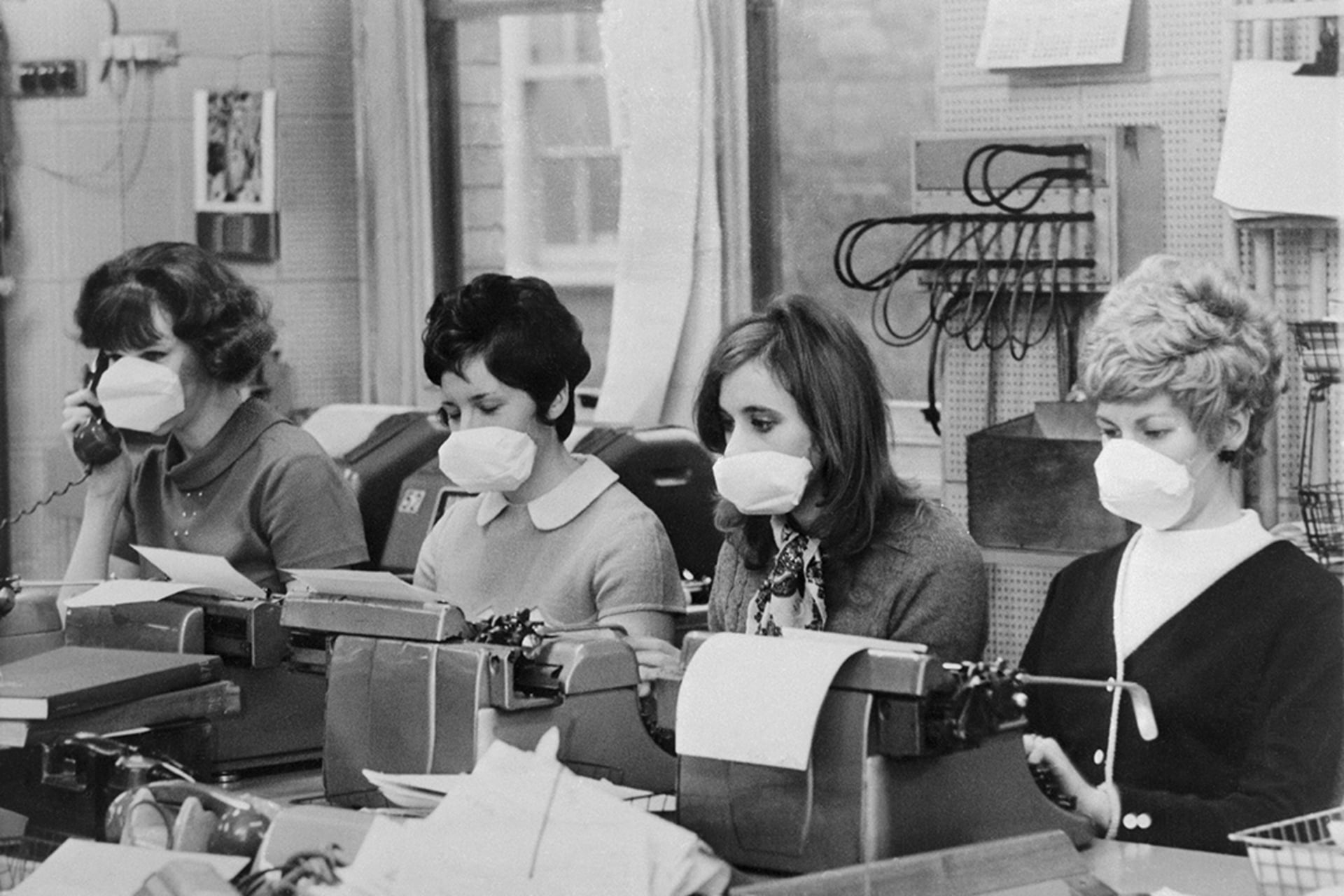 Office workers in London wear masks to try to avoid contracting the flu in December 1969. Bettmann/Getty Images