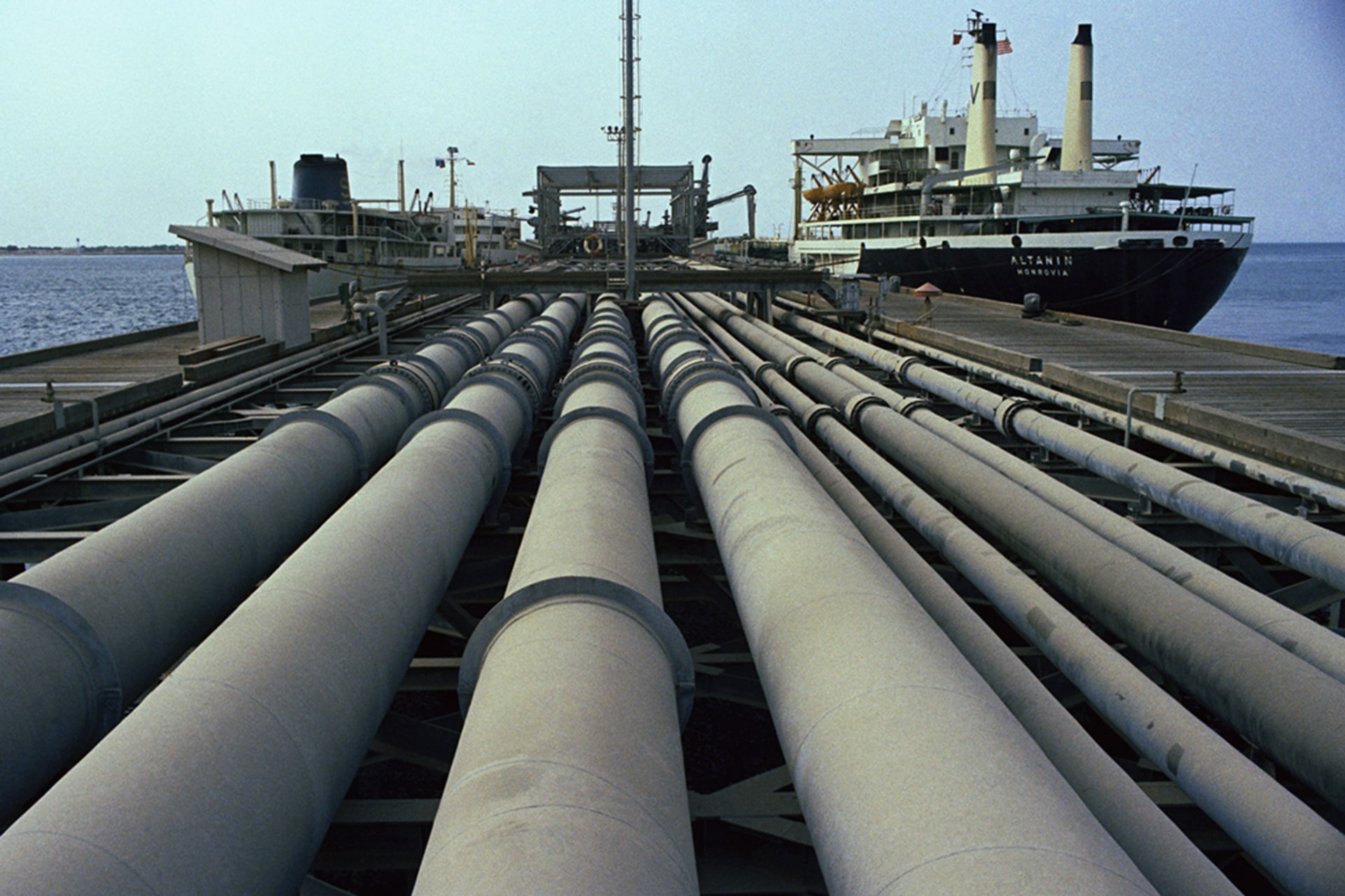 A view of the pipes and a tanker on Kharg jetty in Iran, the largest in the world, July 1971.
